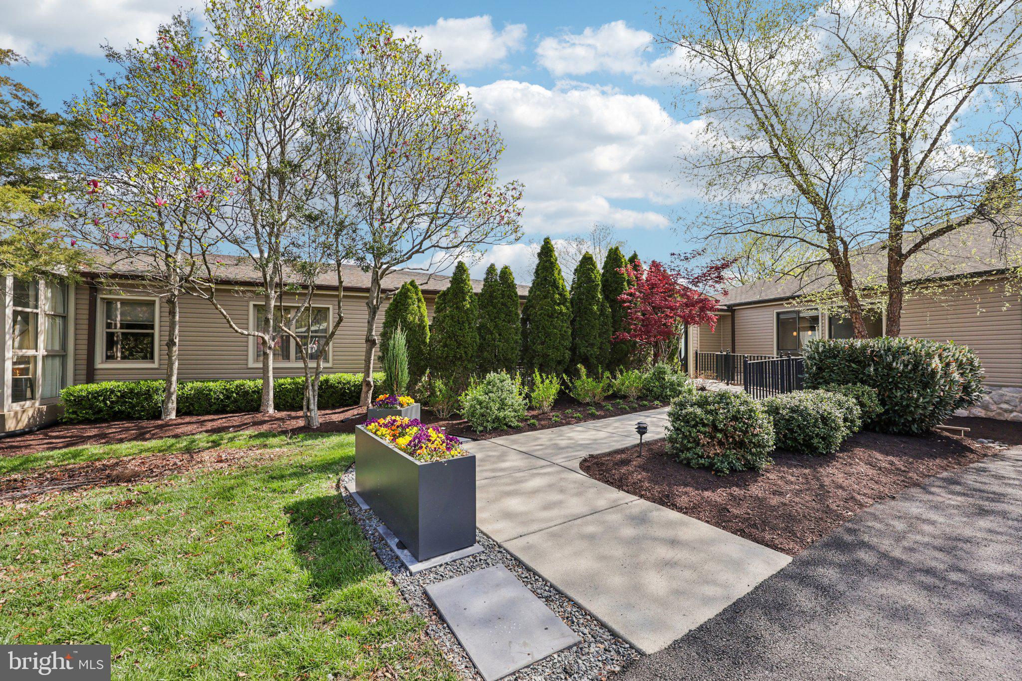 LANSDOWNE WOODS LEISURE WORLD - Residential