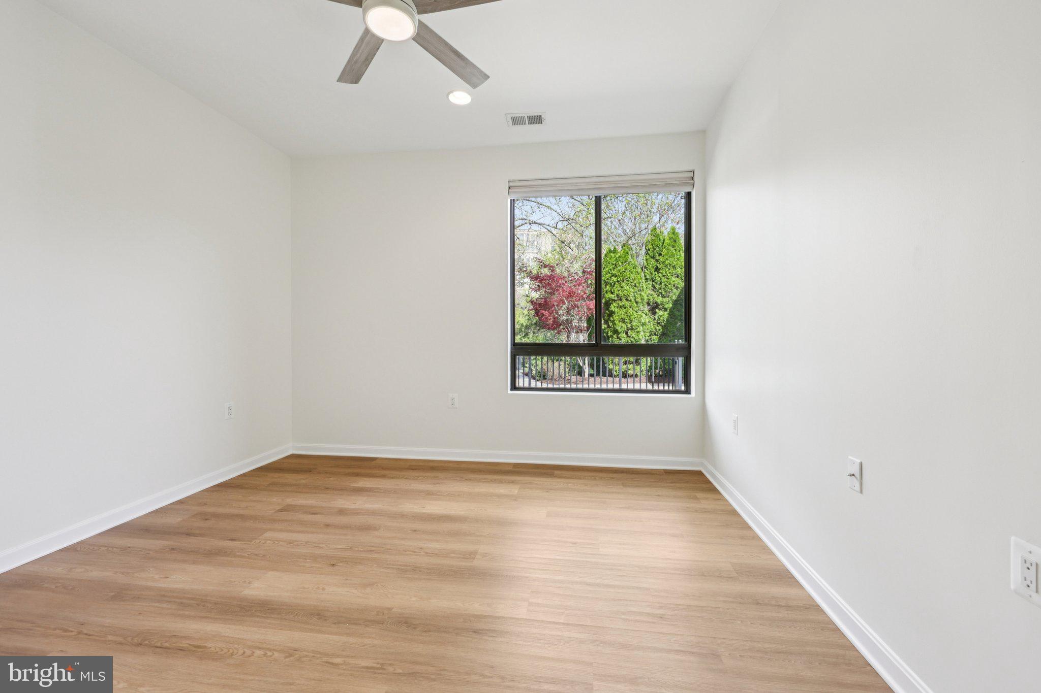 LANSDOWNE WOODS LEISURE WORLD - Residential