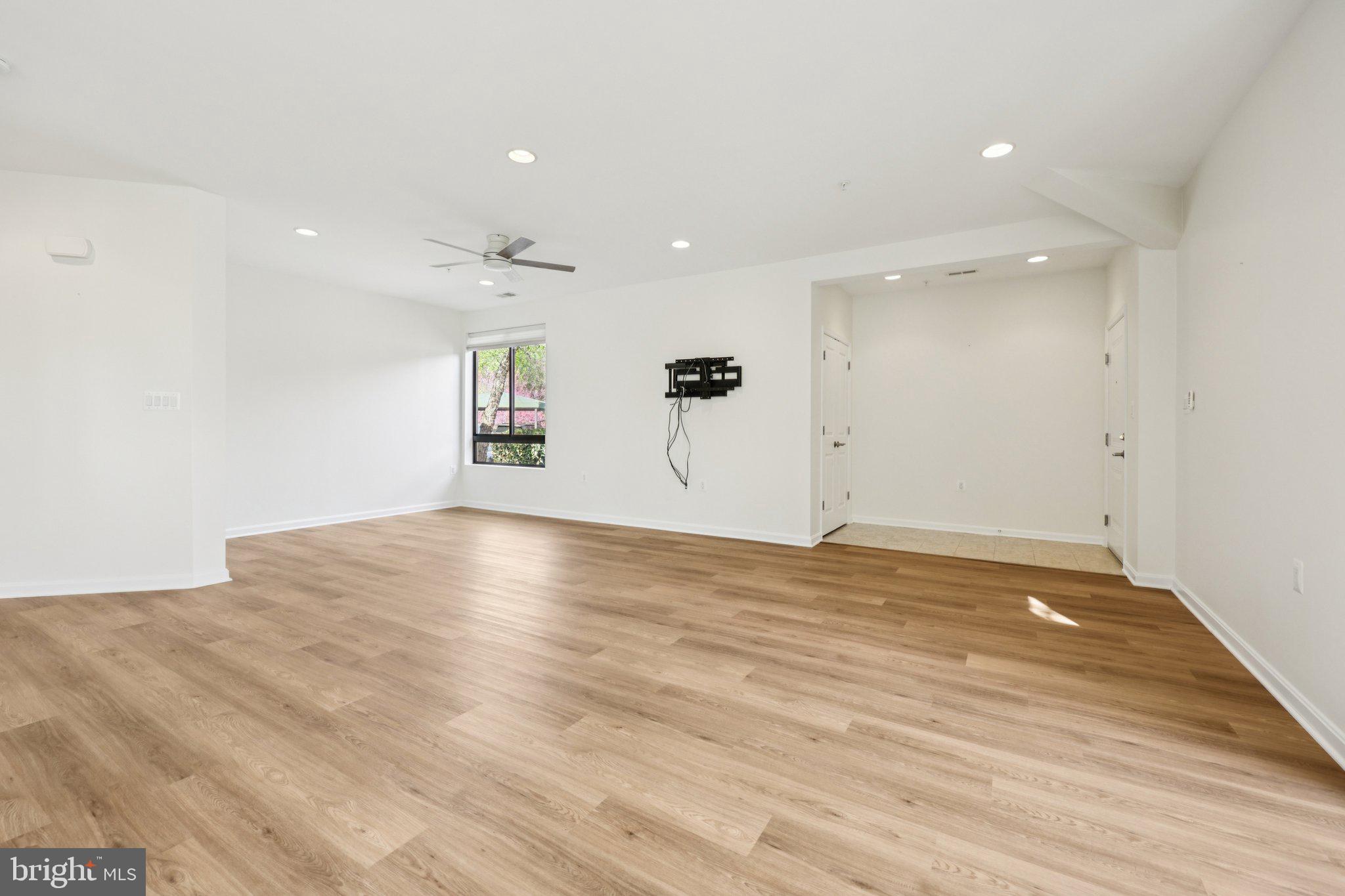 LANSDOWNE WOODS LEISURE WORLD - Residential