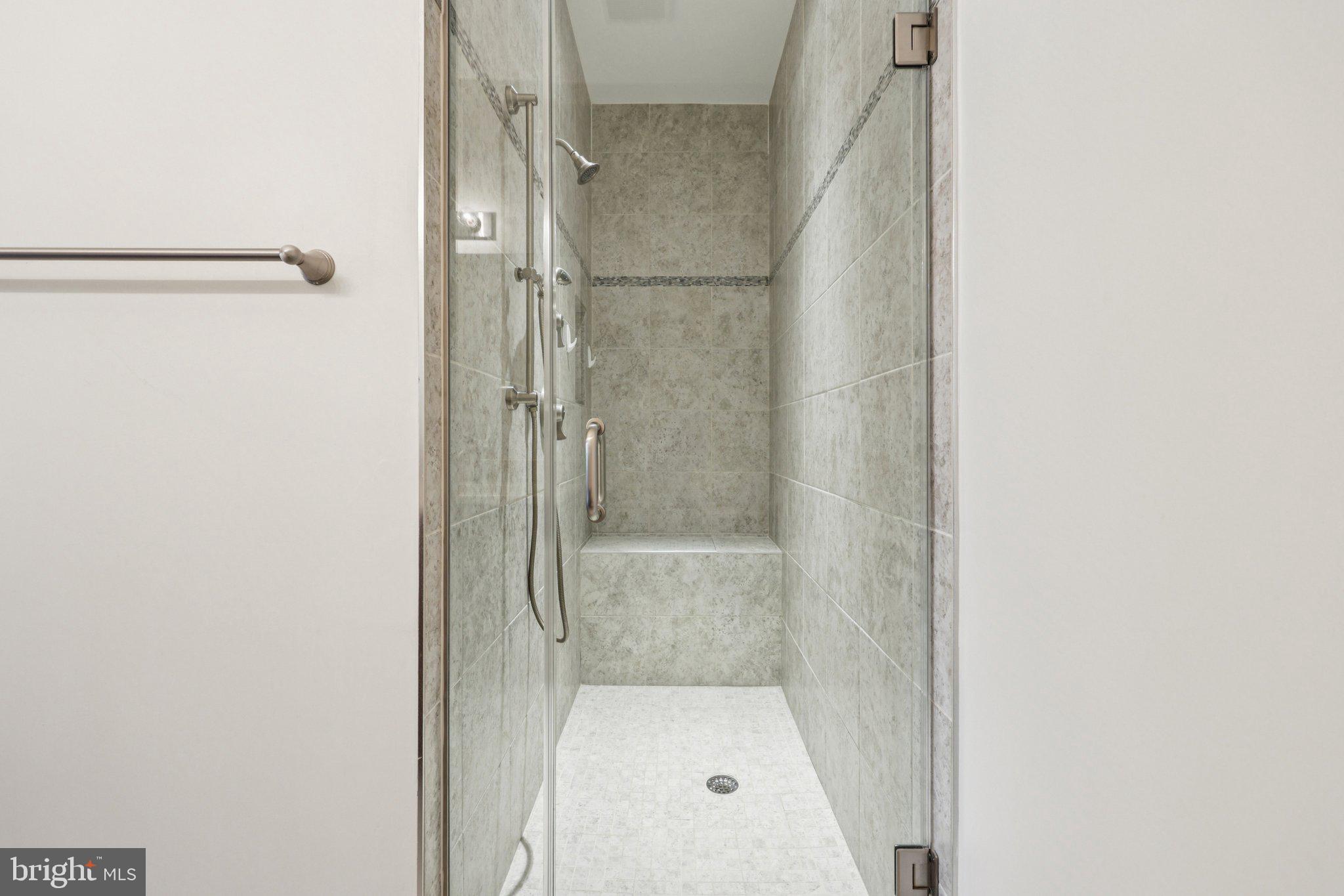 LANSDOWNE WOODS LEISURE WORLD - Residential