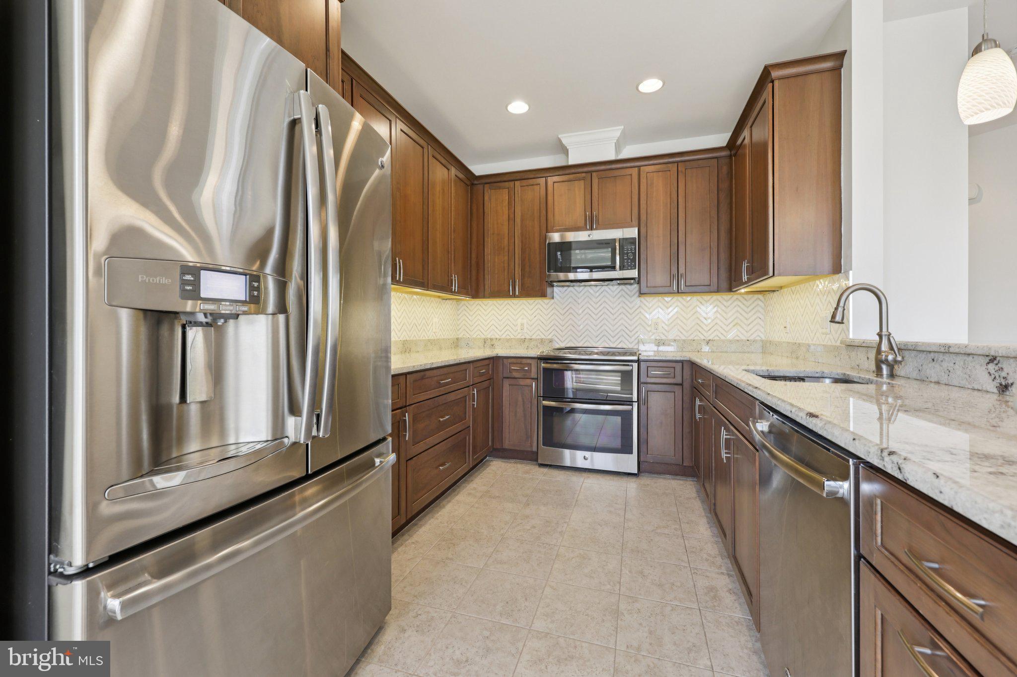 LANSDOWNE WOODS LEISURE WORLD - Residential