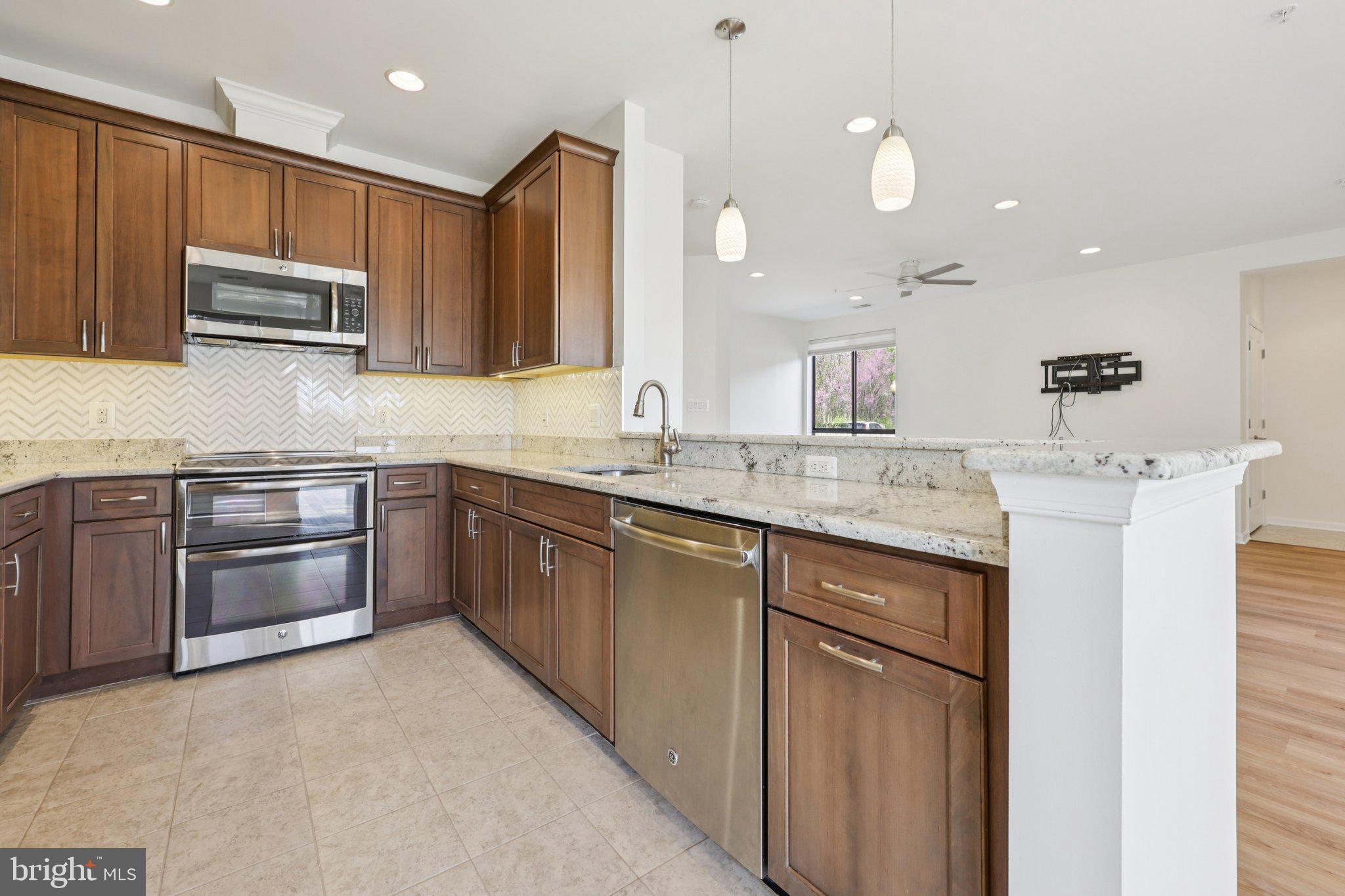 LANSDOWNE WOODS LEISURE WORLD - Residential