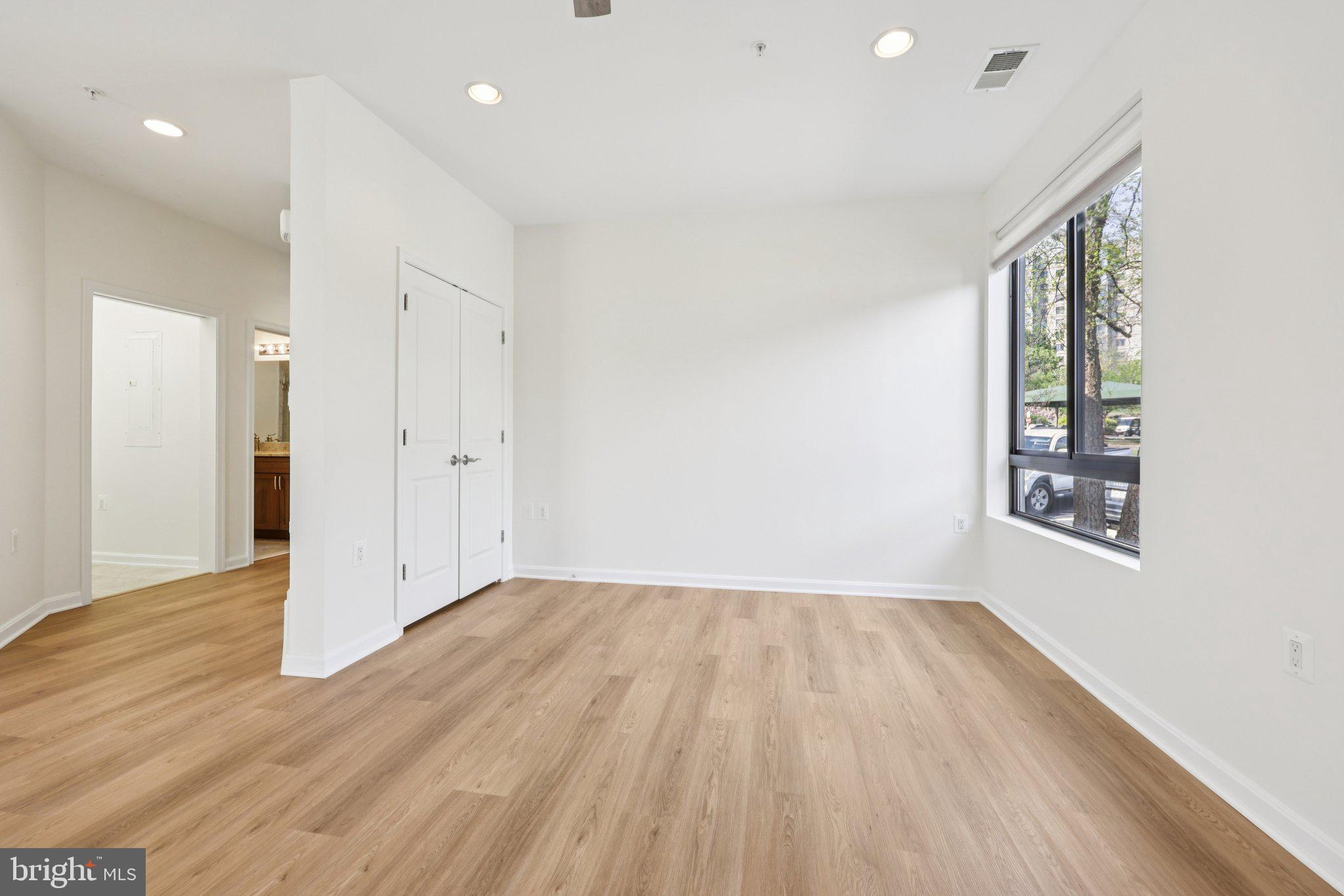 LANSDOWNE WOODS LEISURE WORLD - Residential