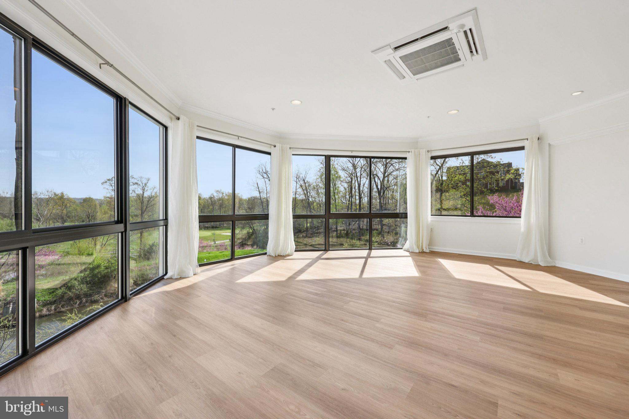 LANSDOWNE WOODS LEISURE WORLD - Residential