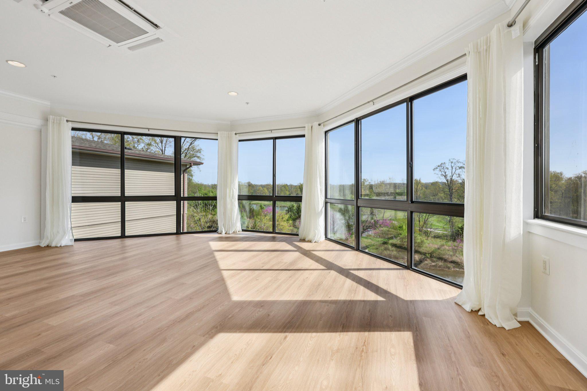 LANSDOWNE WOODS LEISURE WORLD - Residential