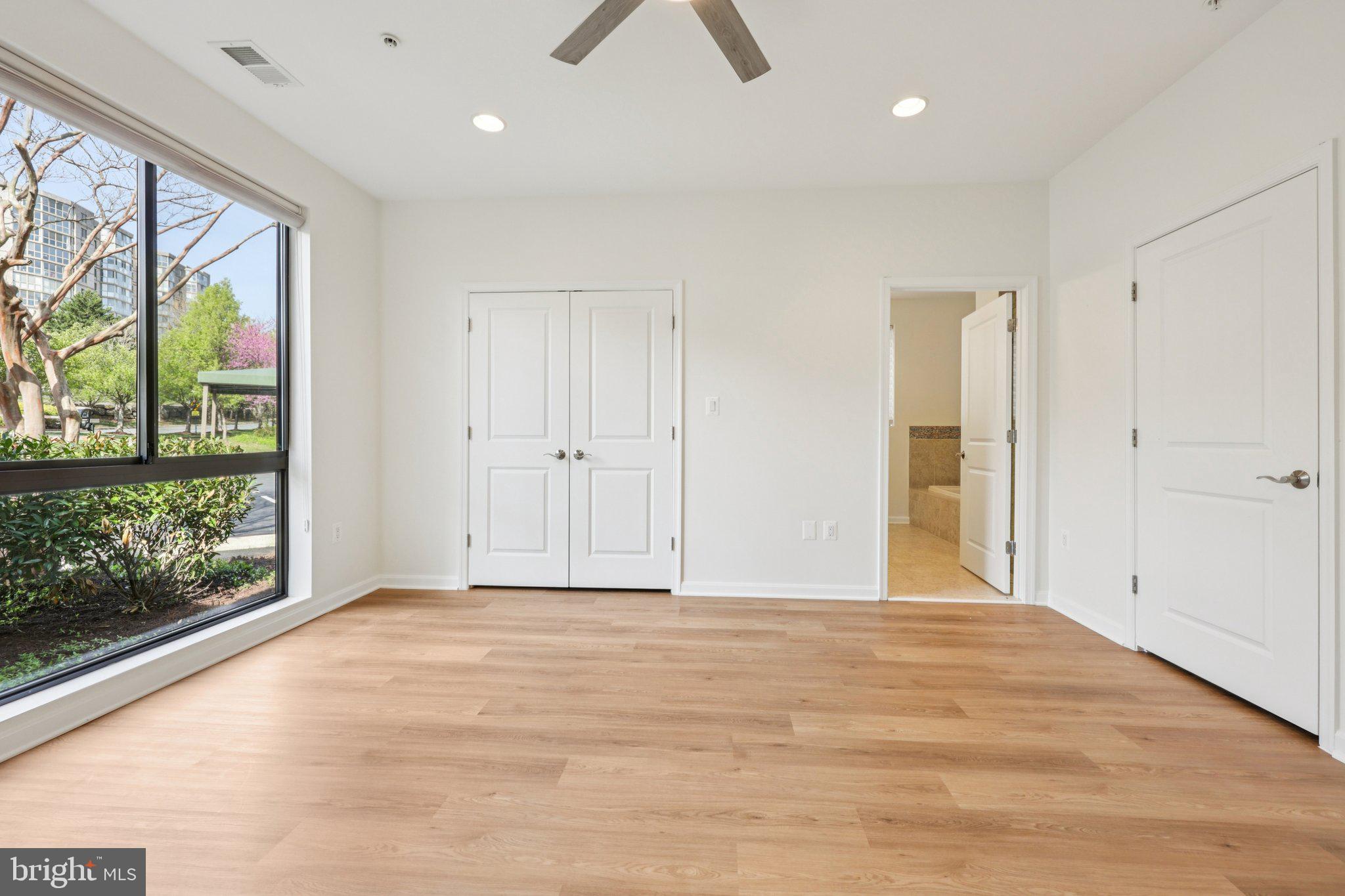 LANSDOWNE WOODS LEISURE WORLD - Residential