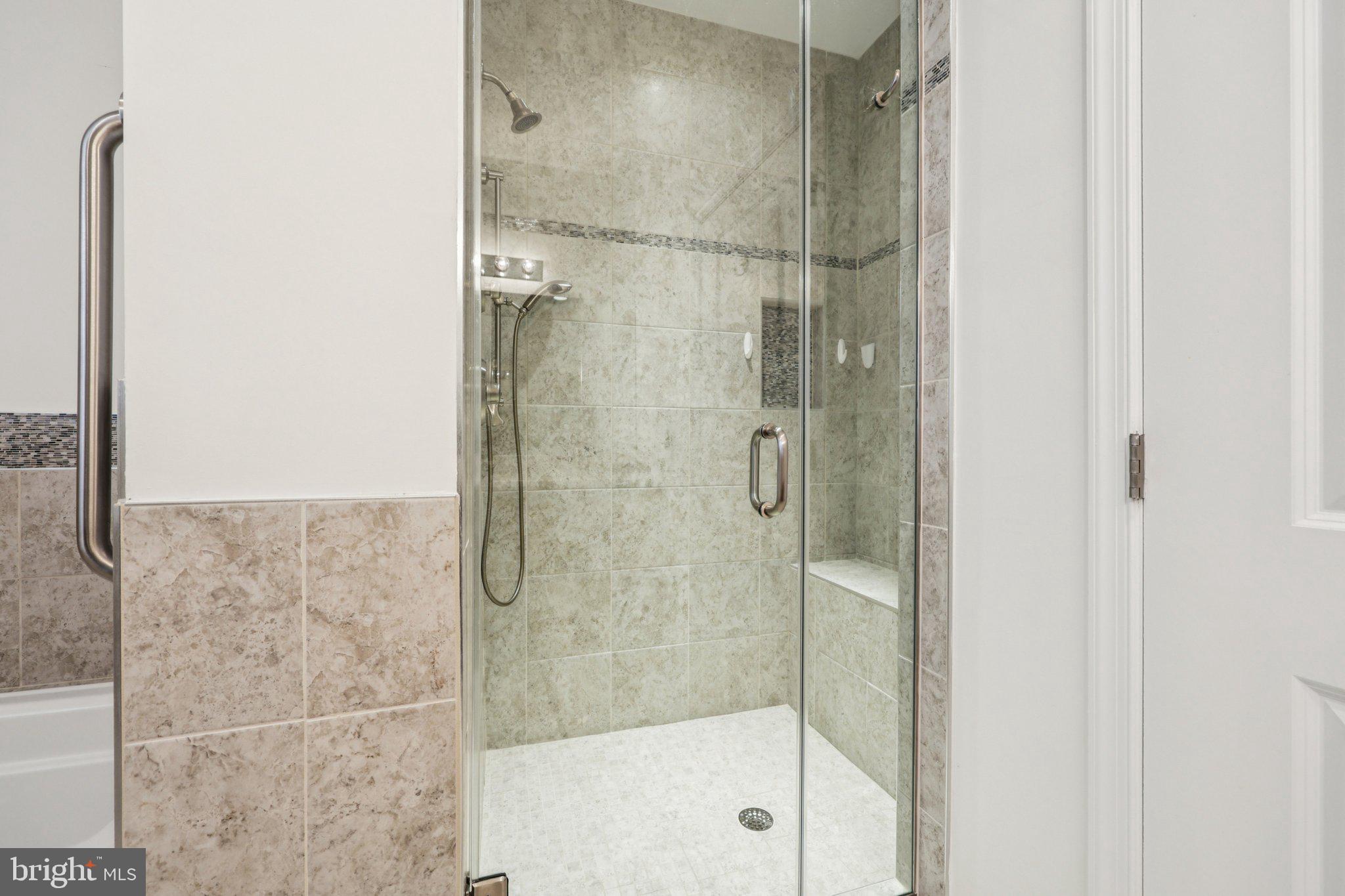 LANSDOWNE WOODS LEISURE WORLD - Residential