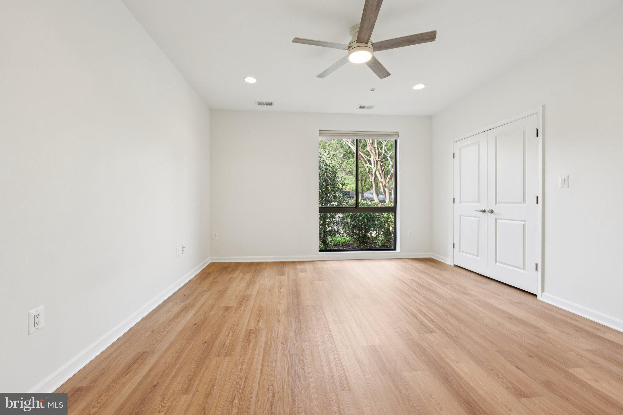 LANSDOWNE WOODS LEISURE WORLD - Residential