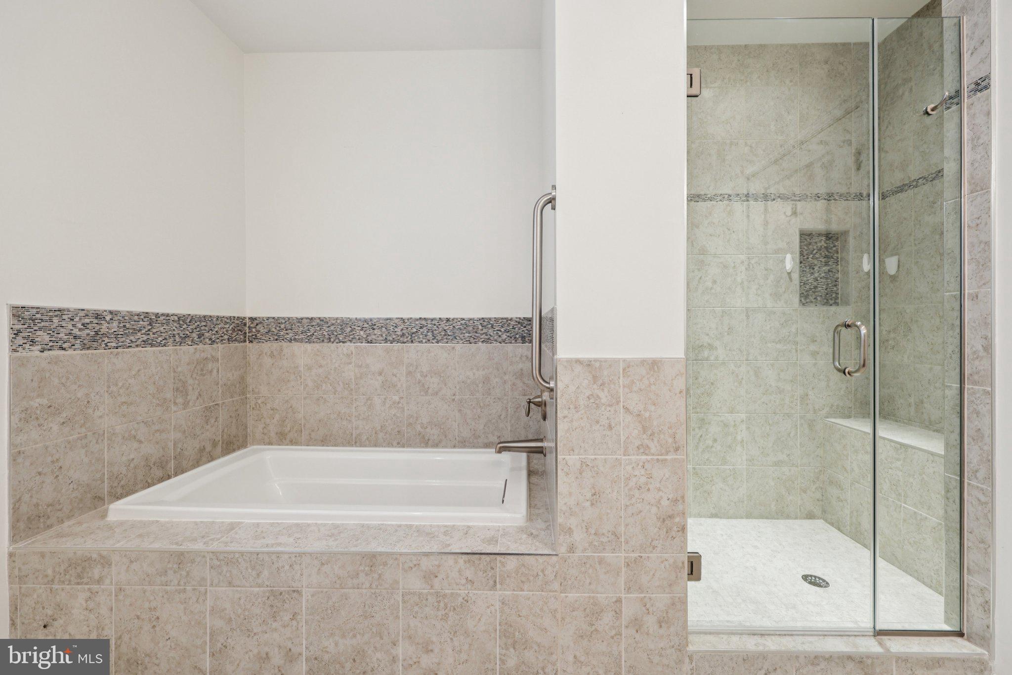 LANSDOWNE WOODS LEISURE WORLD - Residential