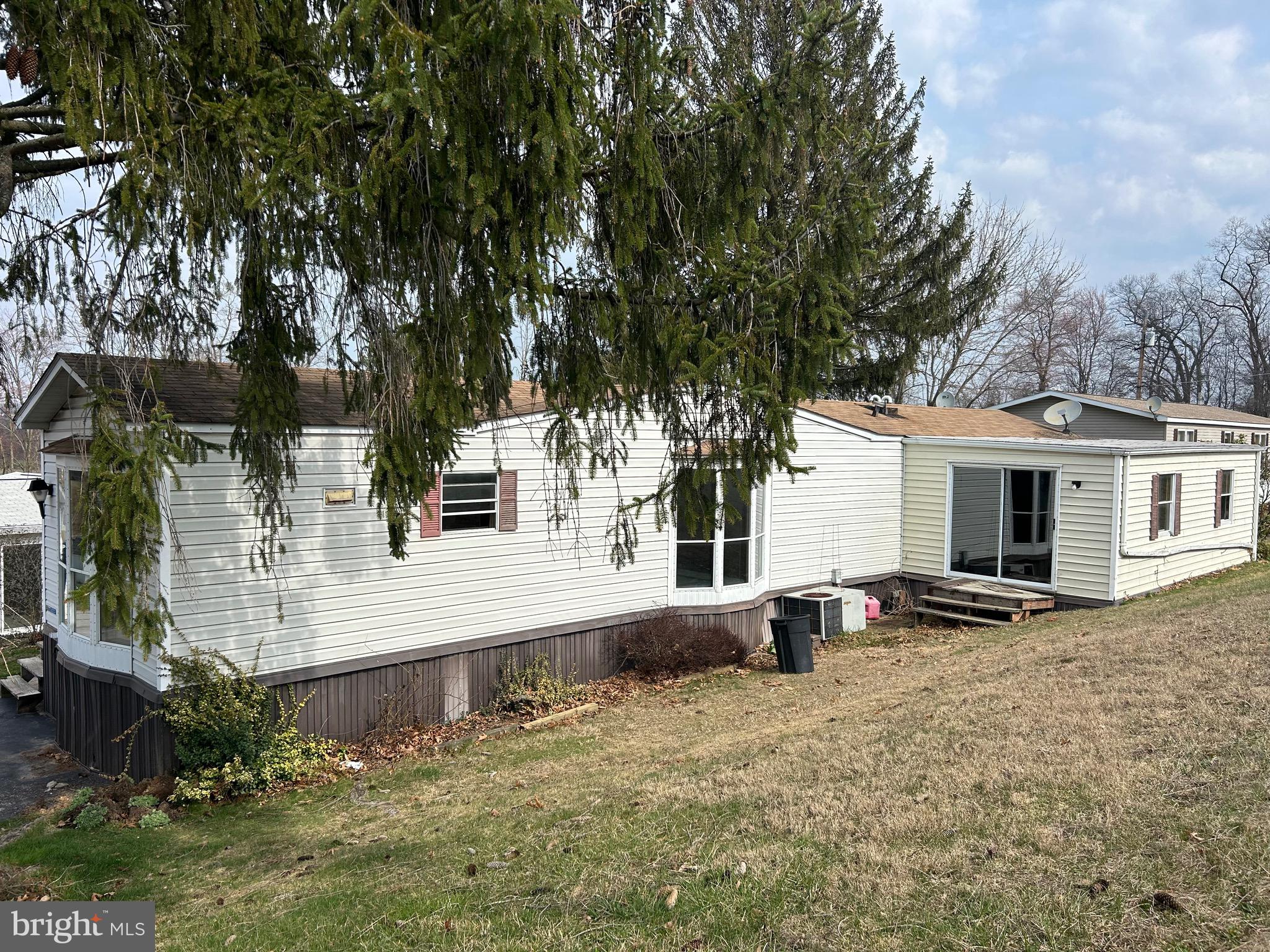 121 CHESTNUT HILL DRIVE