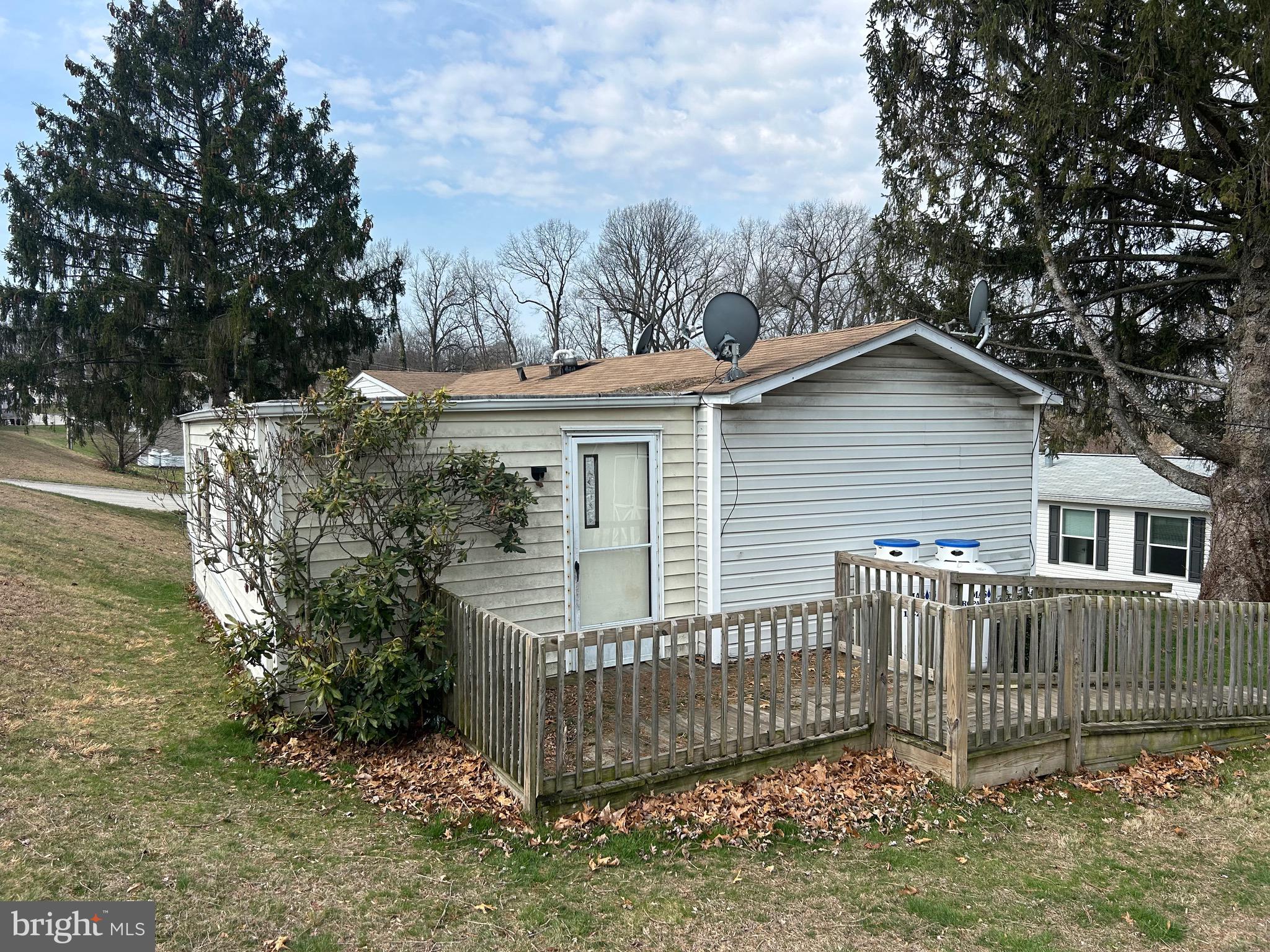 121 CHESTNUT HILL DRIVE