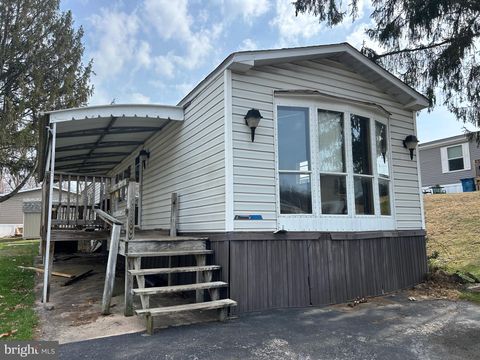 121 CHESTNUT HILL DRIVE YORK PA 17408