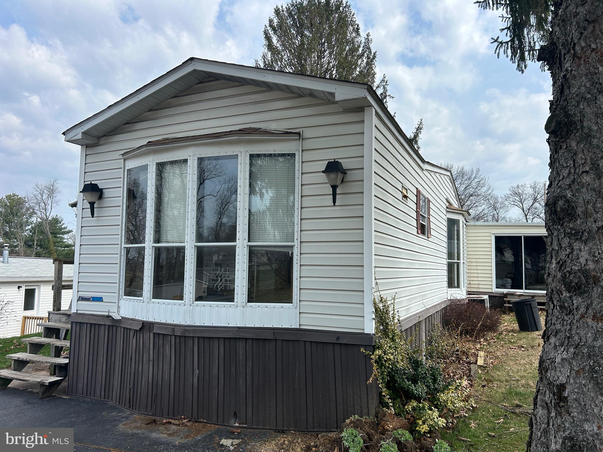 121 CHESTNUT HILL DRIVE