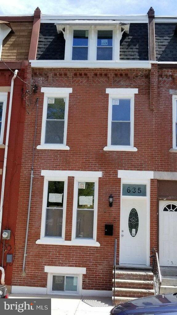 Drexel University, U of Penn Area Rental. Excellent Rental for upcoming school year. This home has been recently renovated. First floor has a living room/ kitchen combo with newer cabinets, stainless steel appliances, granite counter tops and a powder room. Second floor consists of 2 bedrooms and 1 bathroom. Third floor has a master bedroom with a master bathroom. There is hardwood flooring throughout . The basement is finished with title flooring. There is a big rear fenced in yard