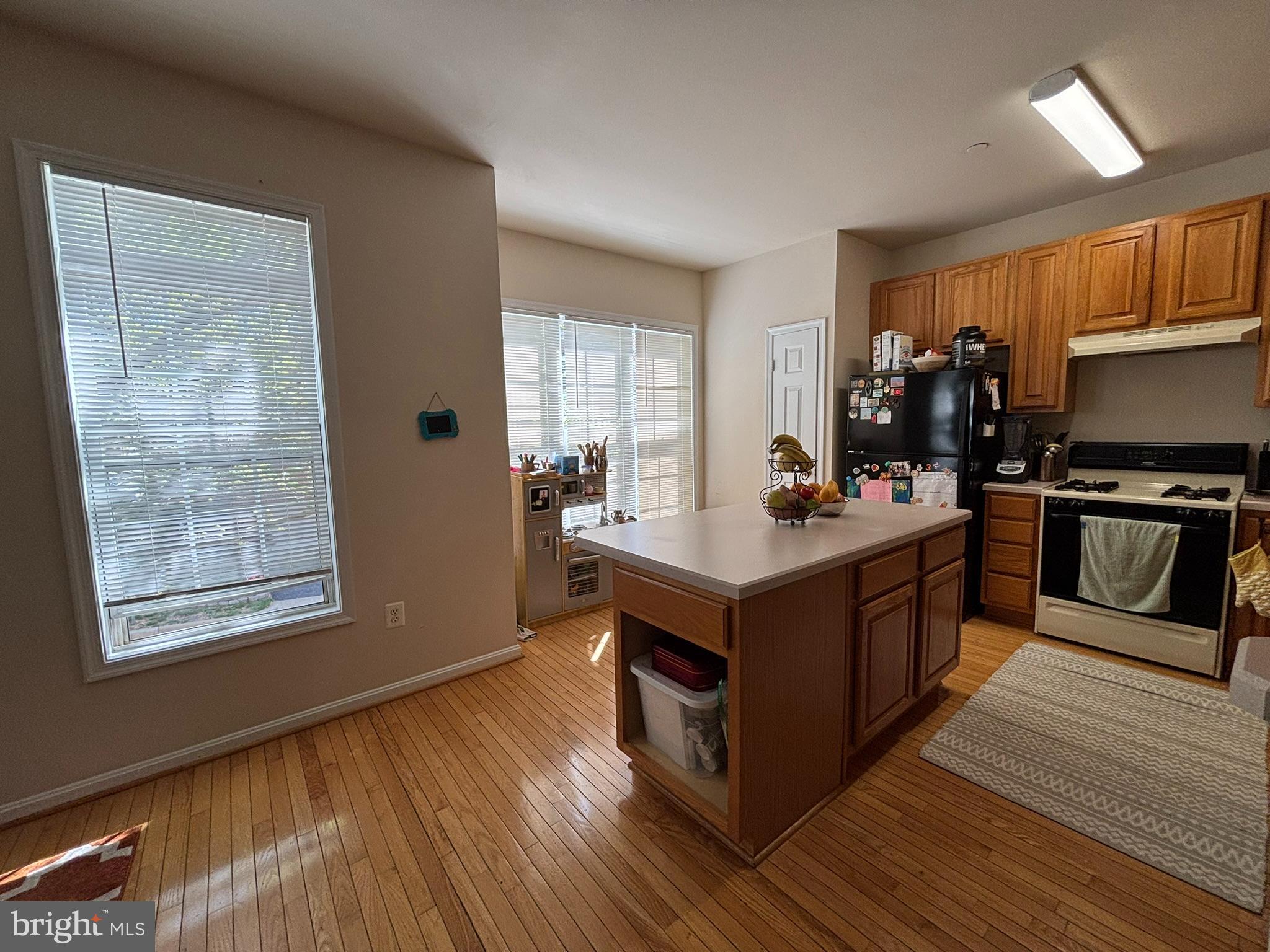 KENSINGTON COURTS - Residential Lease