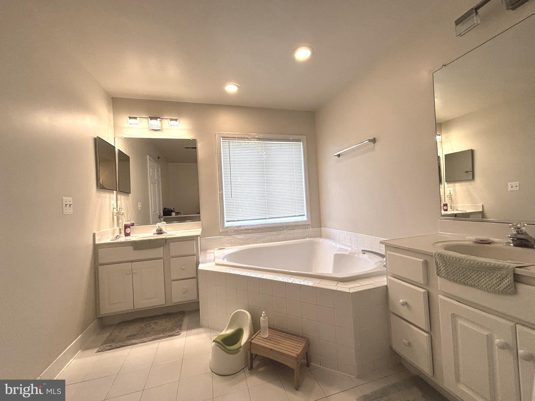 KENSINGTON COURTS - Residential Lease