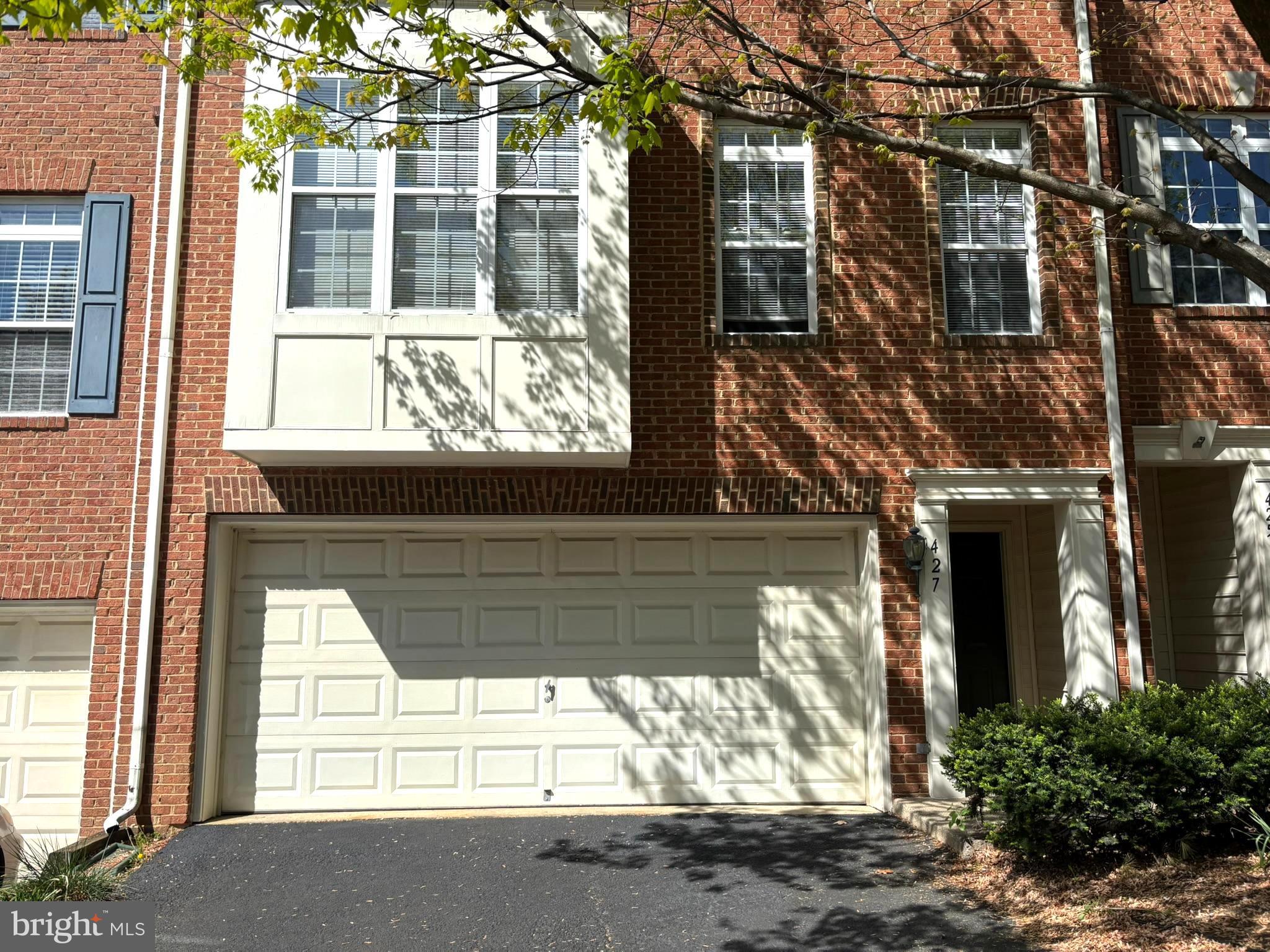 KENSINGTON COURTS - Residential Lease