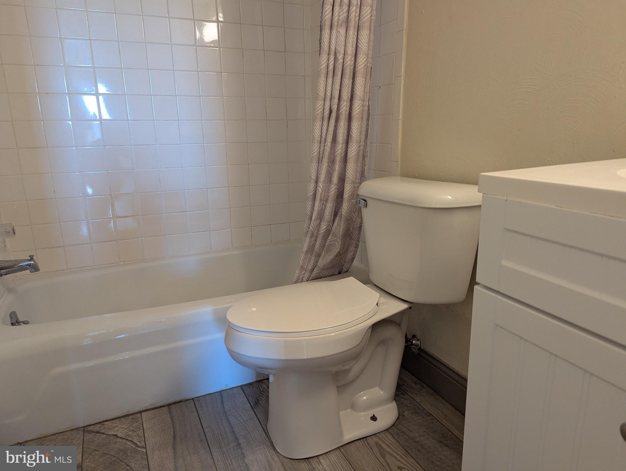 UNIVERSITY TOWERS - Residential