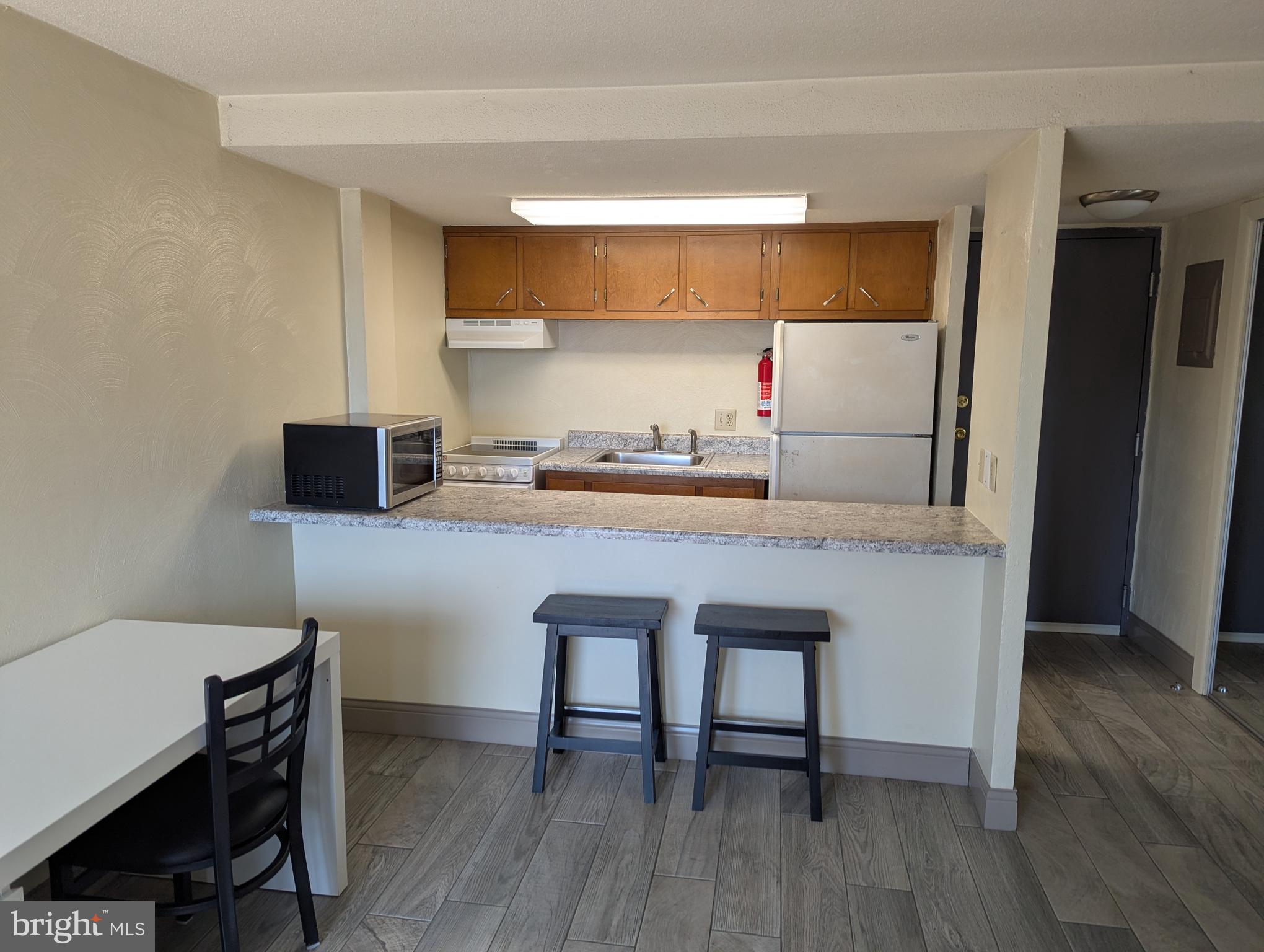 UNIVERSITY TOWERS - Residential