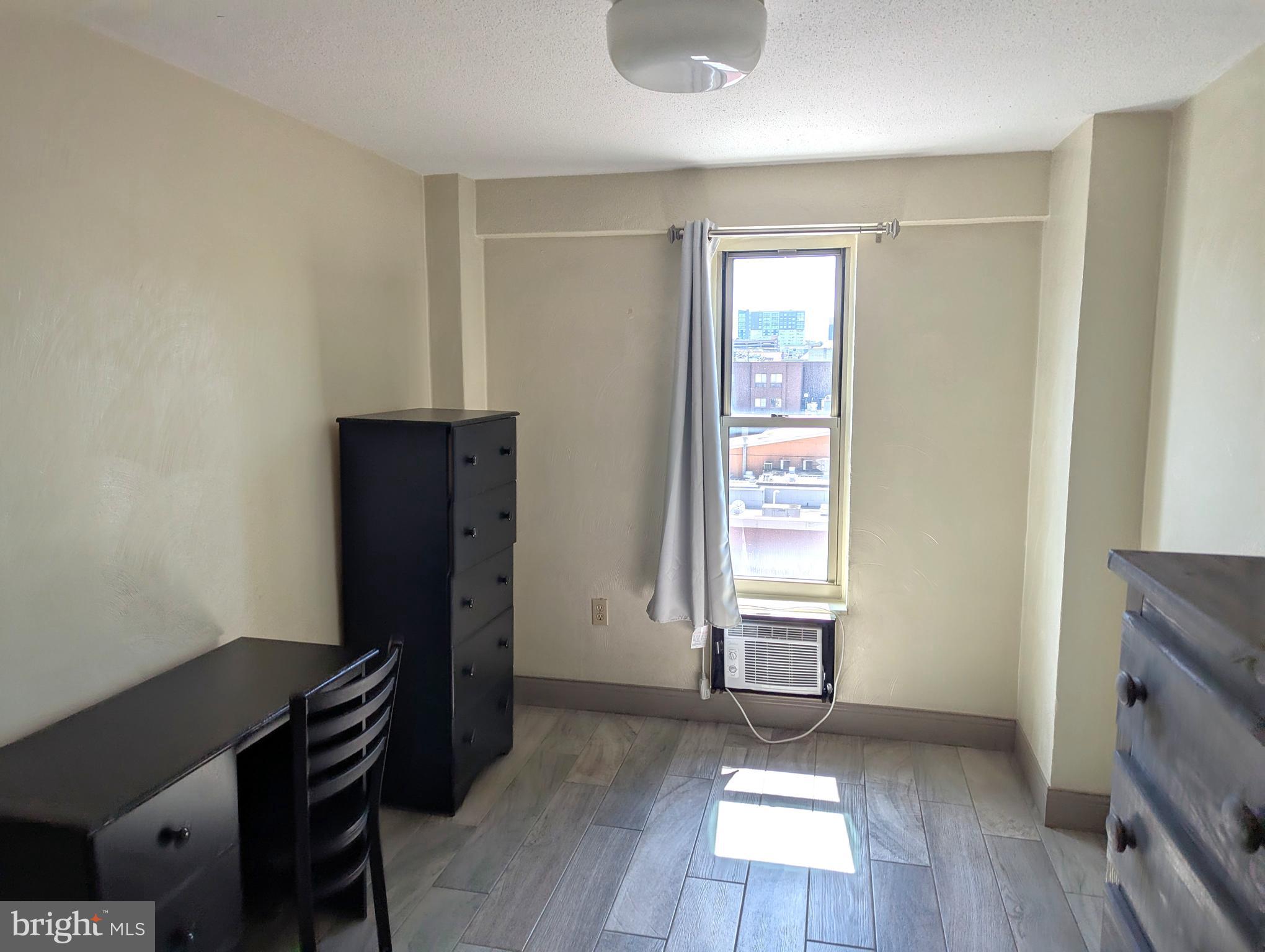 UNIVERSITY TOWERS - Residential