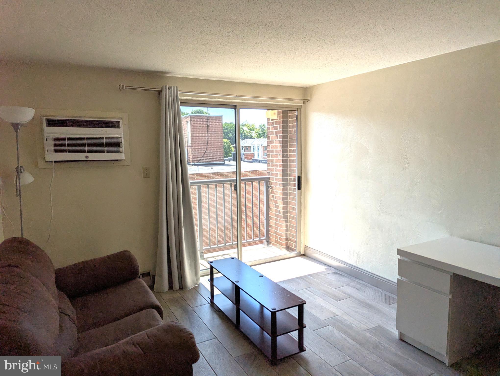 UNIVERSITY TOWERS - Residential