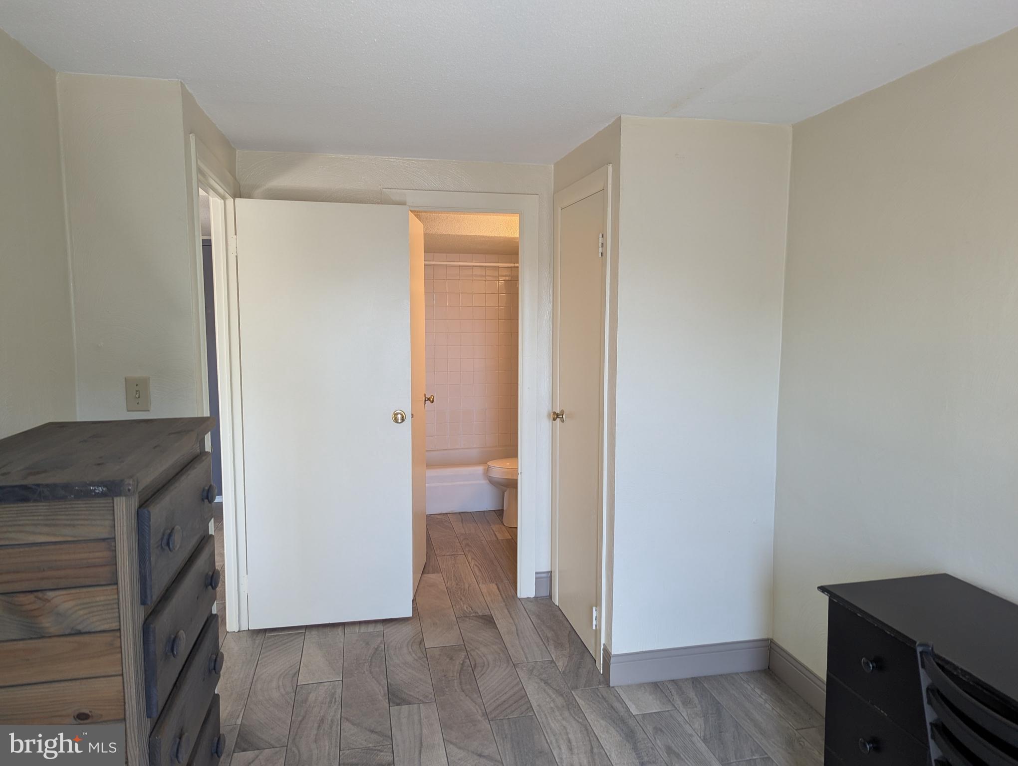 UNIVERSITY TOWERS - Residential