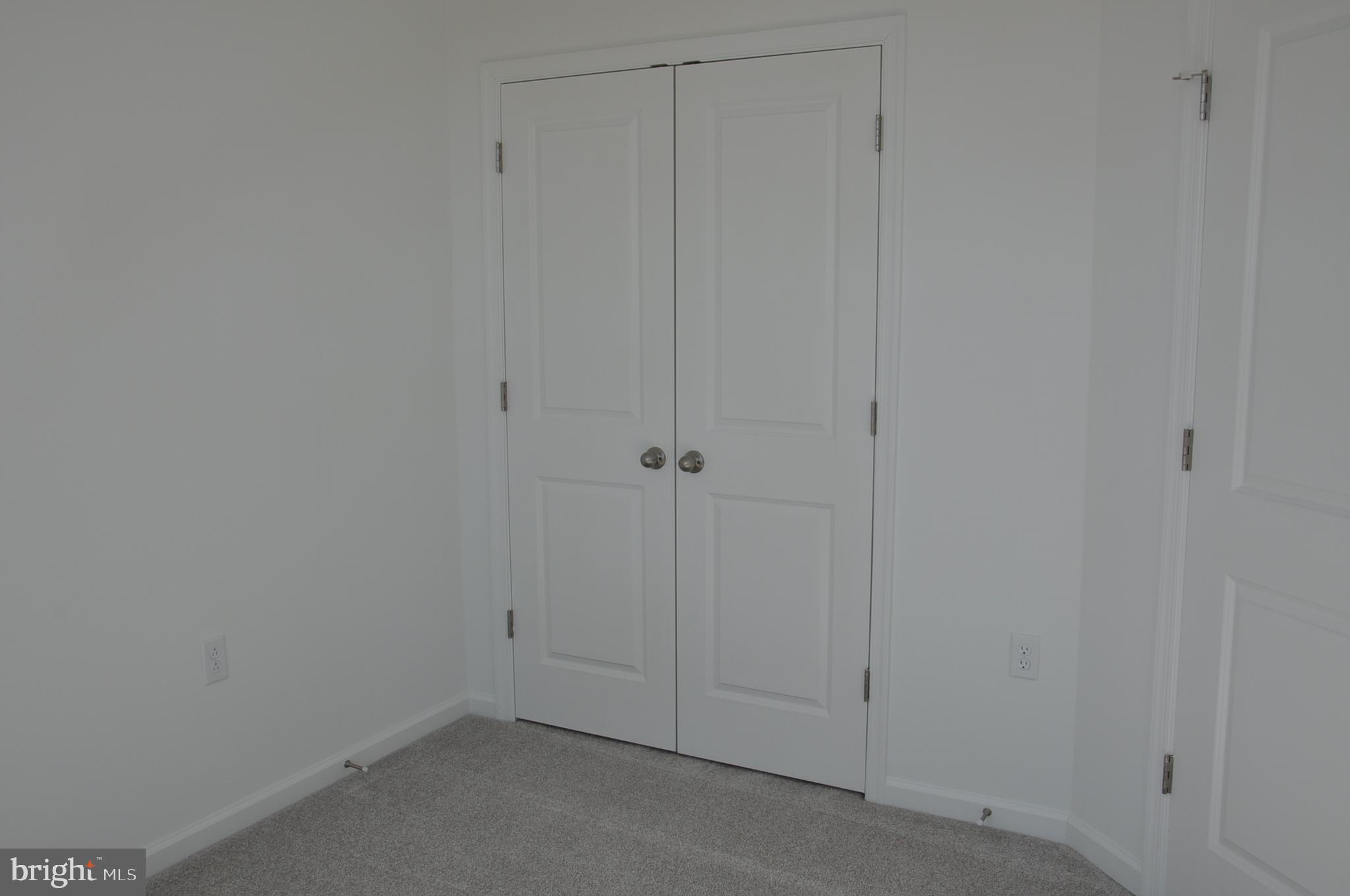 LOFTS AT CREEKSIDE - Residential Lease