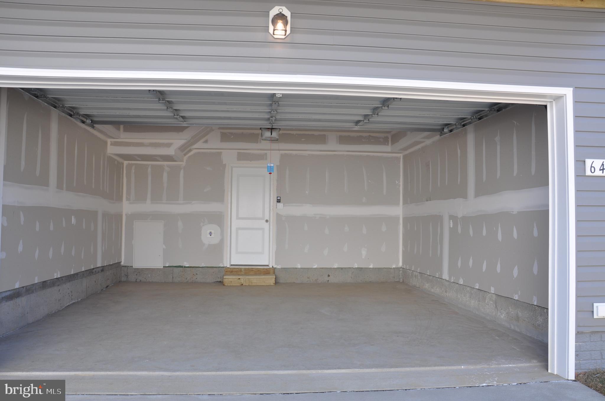 LOFTS AT CREEKSIDE - Residential Lease