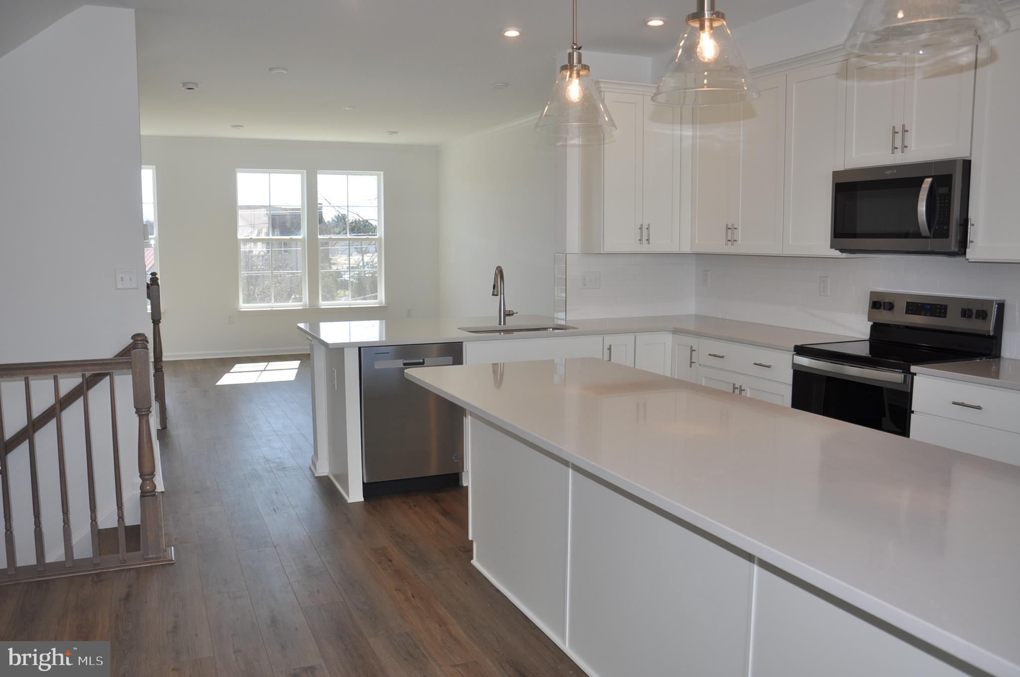 LOFTS AT CREEKSIDE - Residential Lease