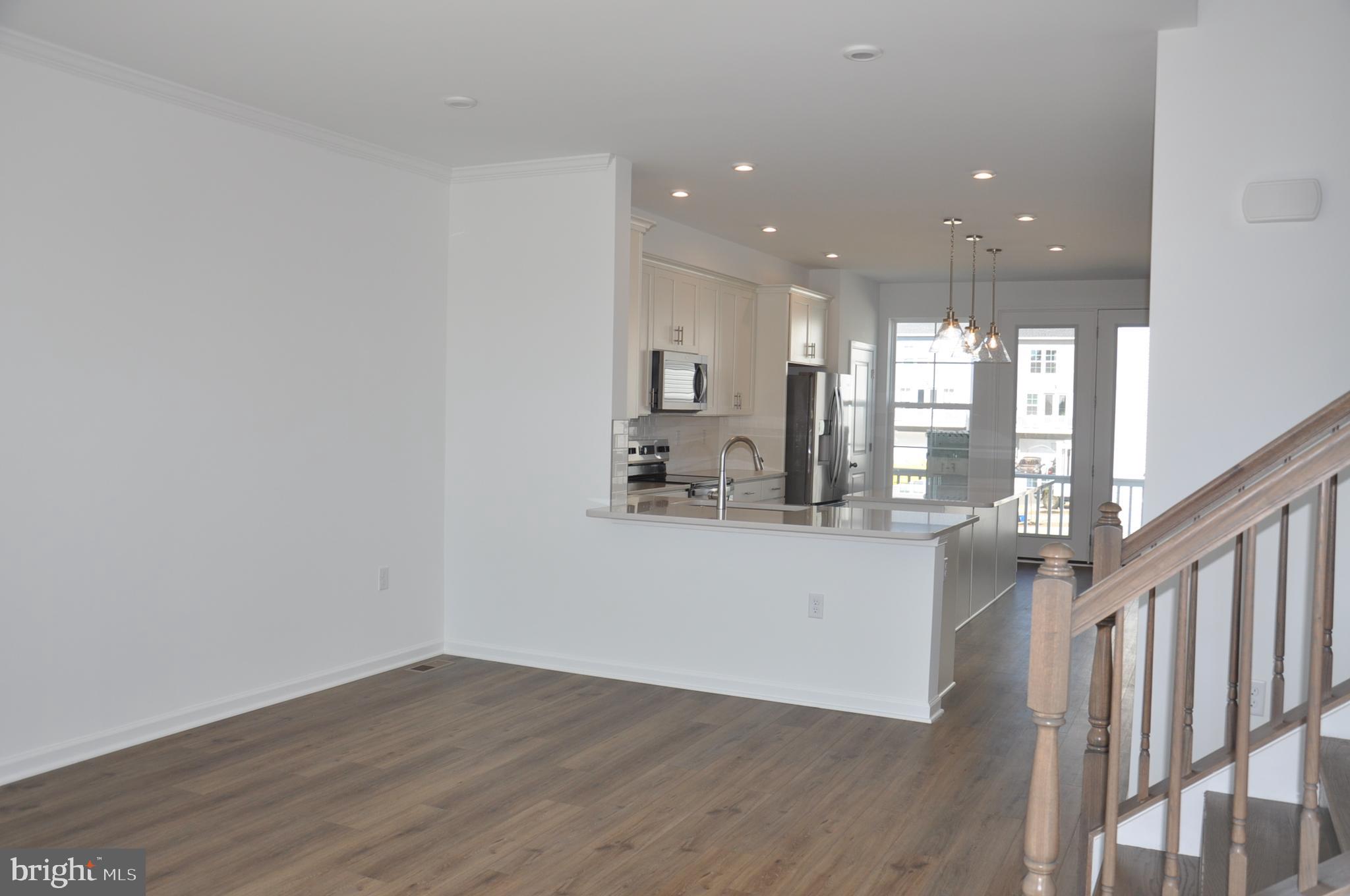 LOFTS AT CREEKSIDE - Residential Lease