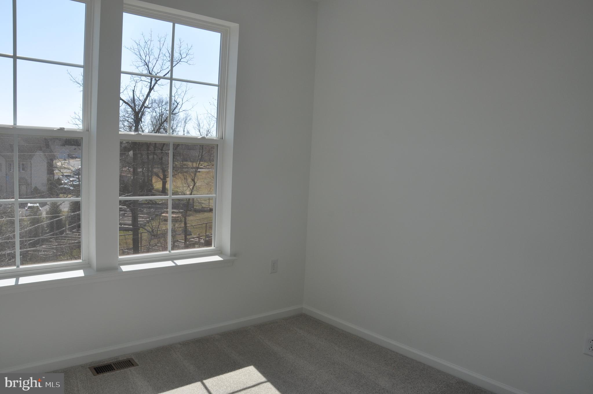 LOFTS AT CREEKSIDE - Residential Lease