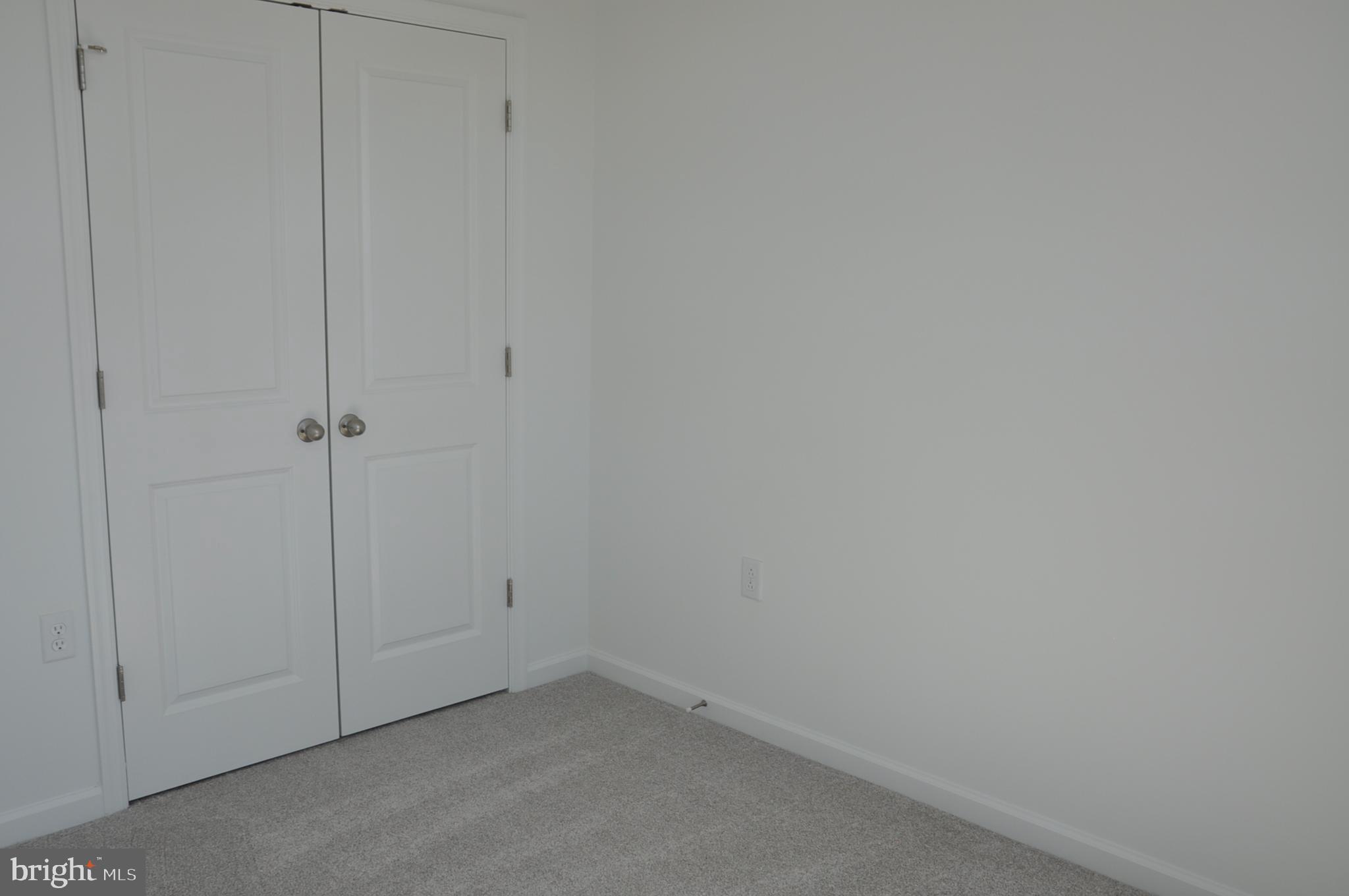 LOFTS AT CREEKSIDE - Residential Lease