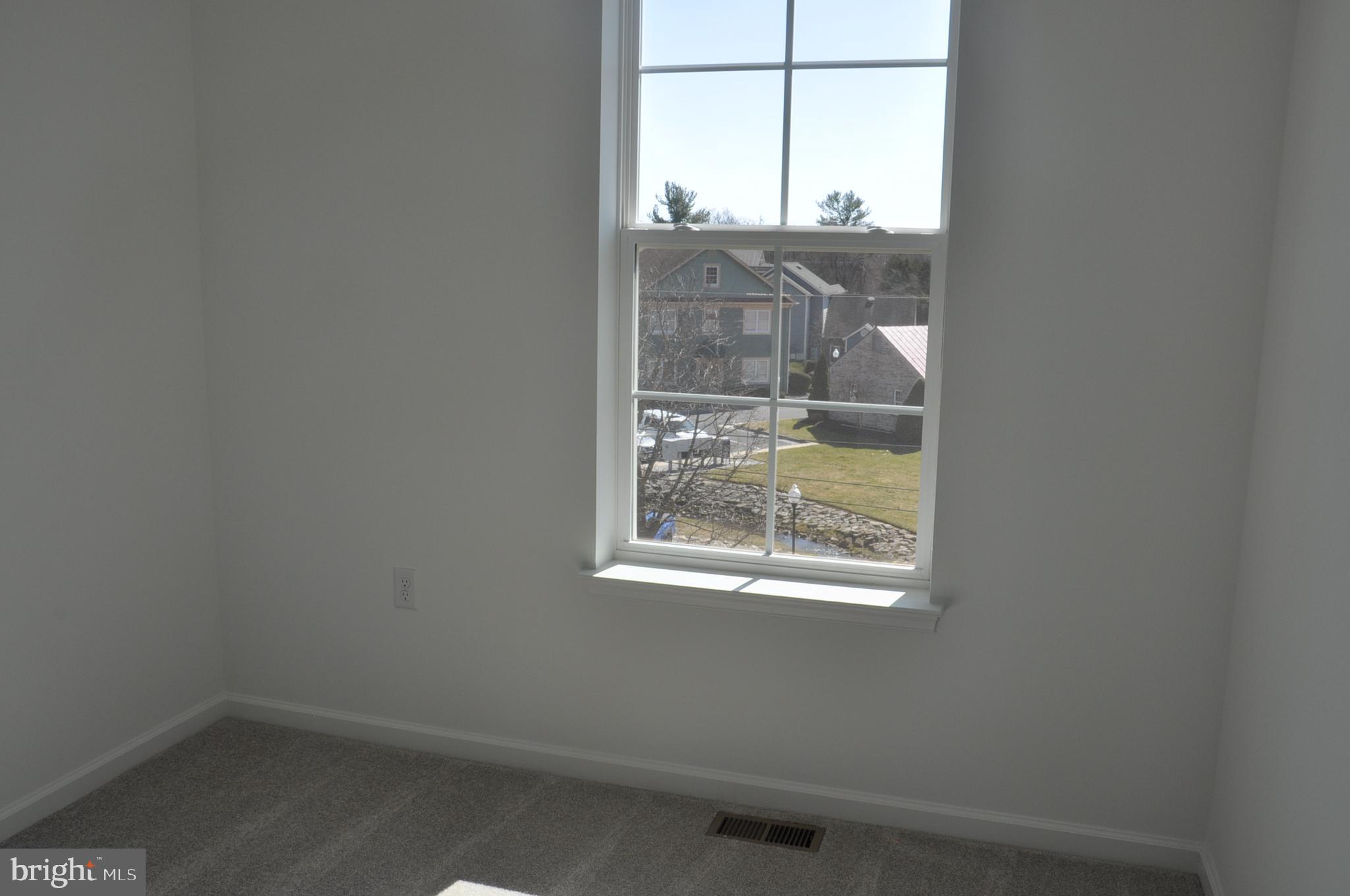 LOFTS AT CREEKSIDE - Residential Lease