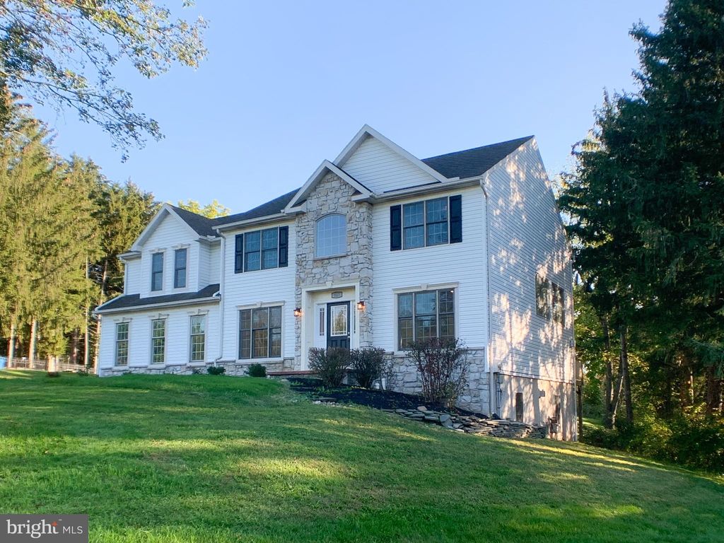 Photo of 111 Bullrush Lndg, Elizabethtown, PA 17022 (MLS # PALA2047970)