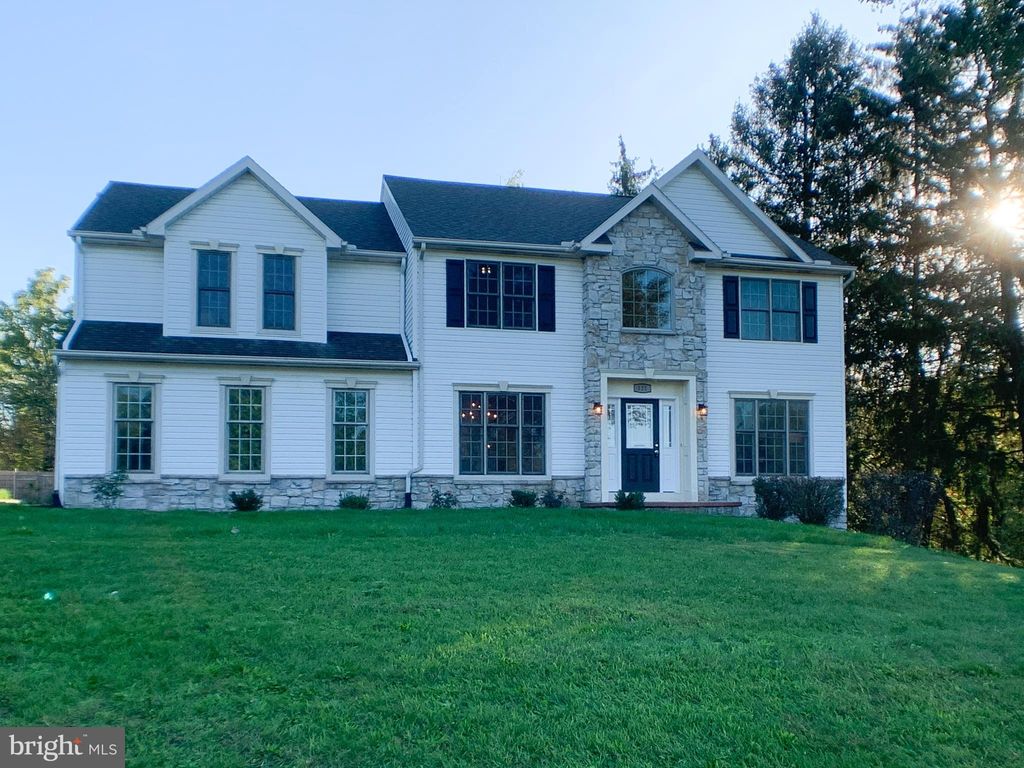 Photo of 111 Bullrush Lndg, Elizabethtown, PA 17022 (MLS # PALA2047970)