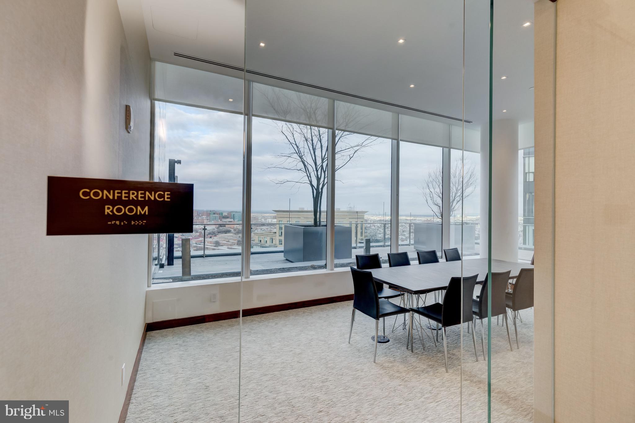 FOUR SEASONS PRIVATE RESIDENCES - Residential