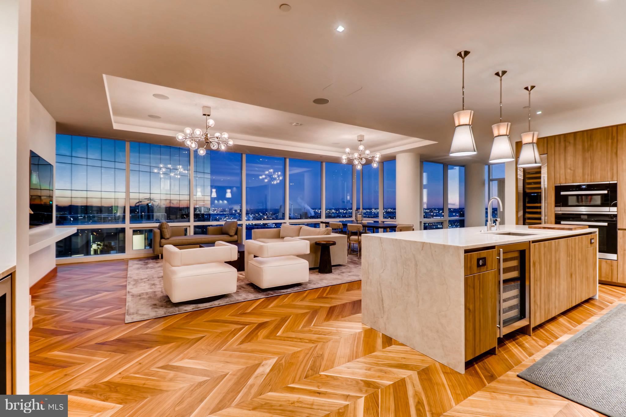 FOUR SEASONS PRIVATE RESIDENCES - Residential