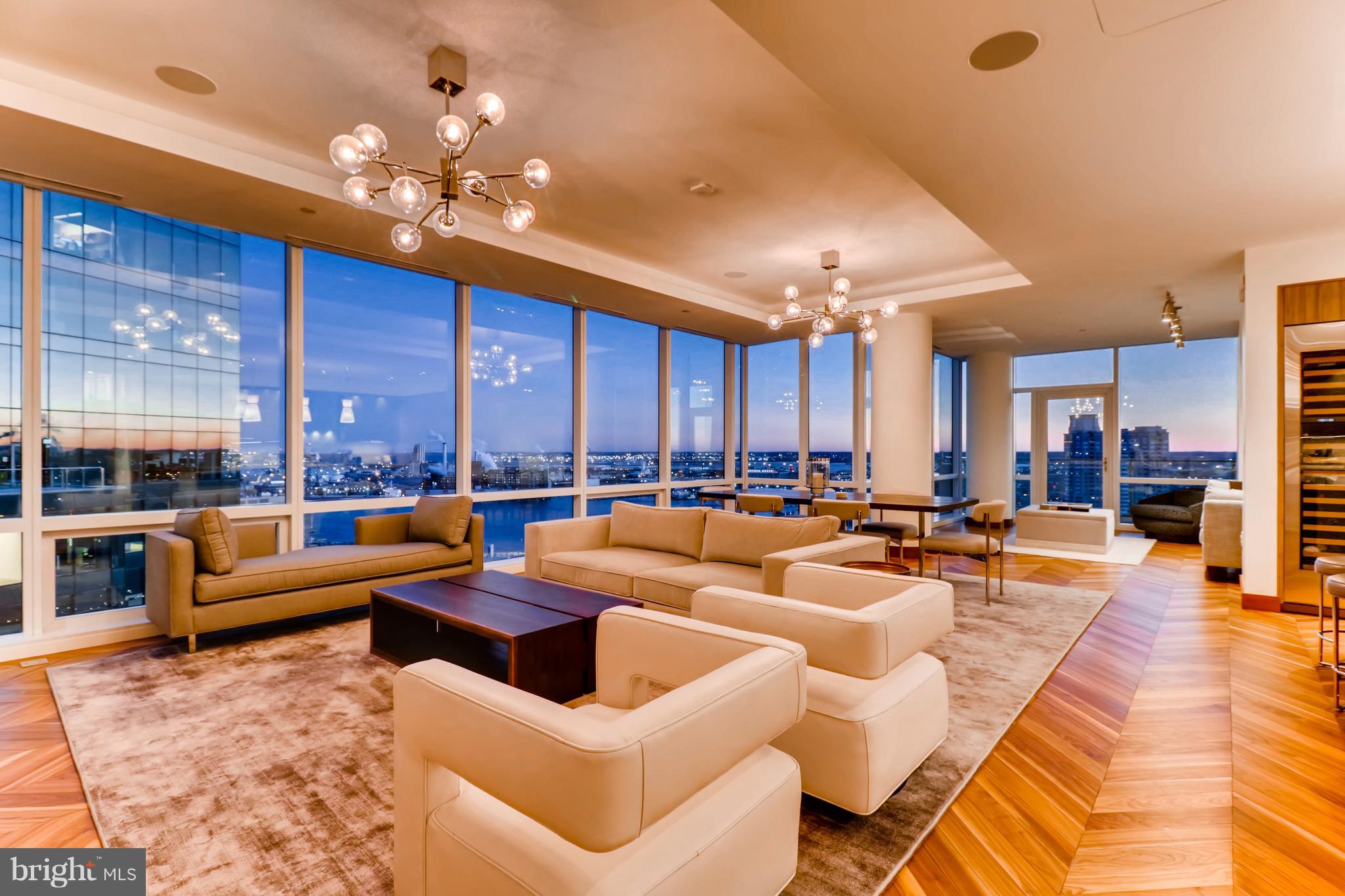 FOUR SEASONS PRIVATE RESIDENCES - Residential