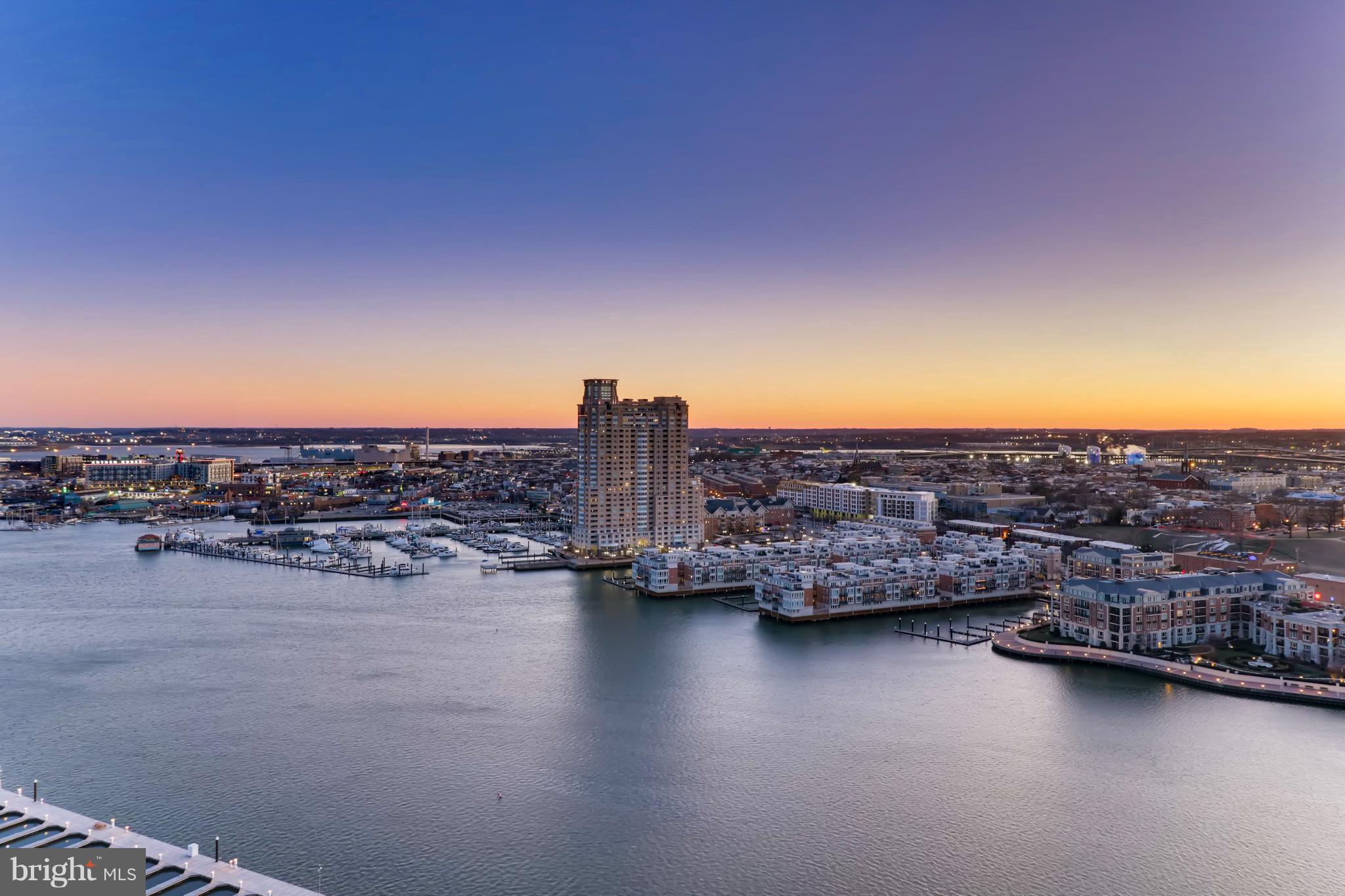 FOUR SEASONS PRIVATE RESIDENCES - Residential