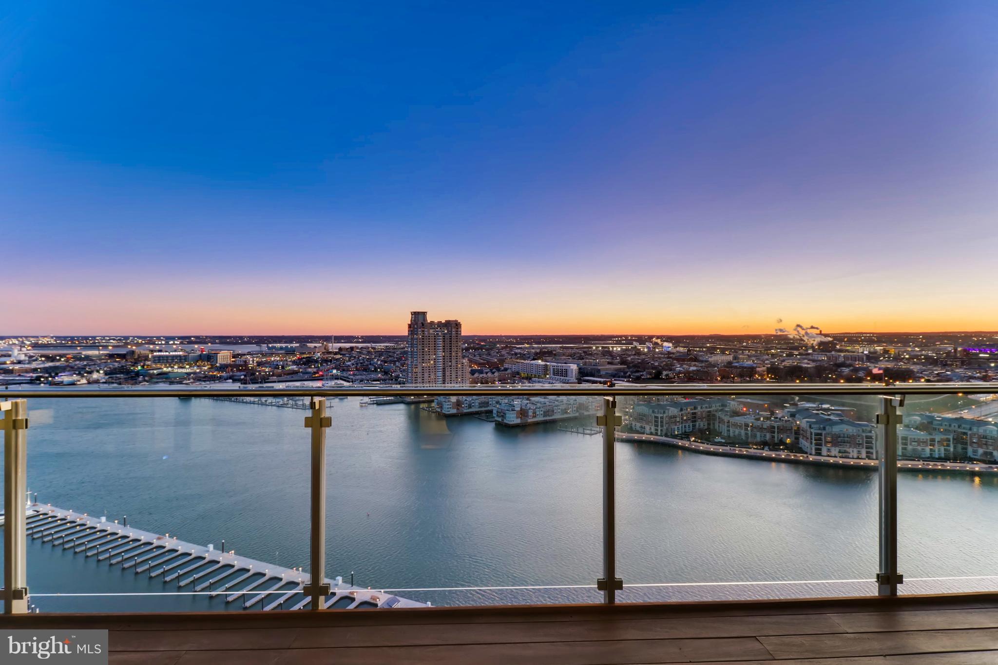 FOUR SEASONS PRIVATE RESIDENCES - Residential