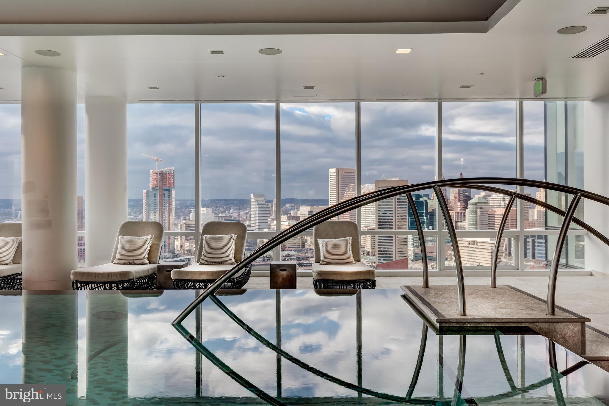 FOUR SEASONS PRIVATE RESIDENCES - Residential