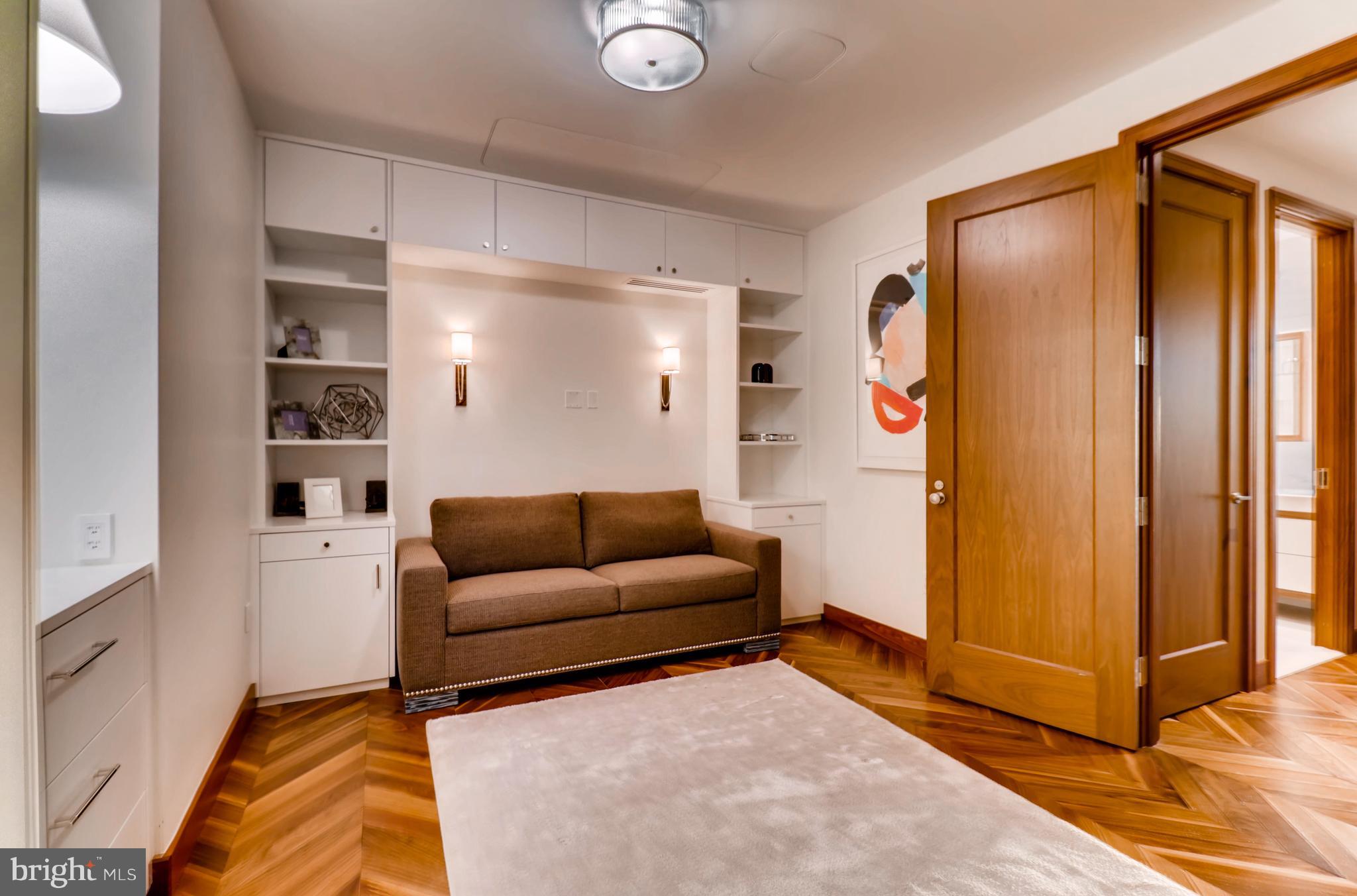 FOUR SEASONS PRIVATE RESIDENCES - Residential