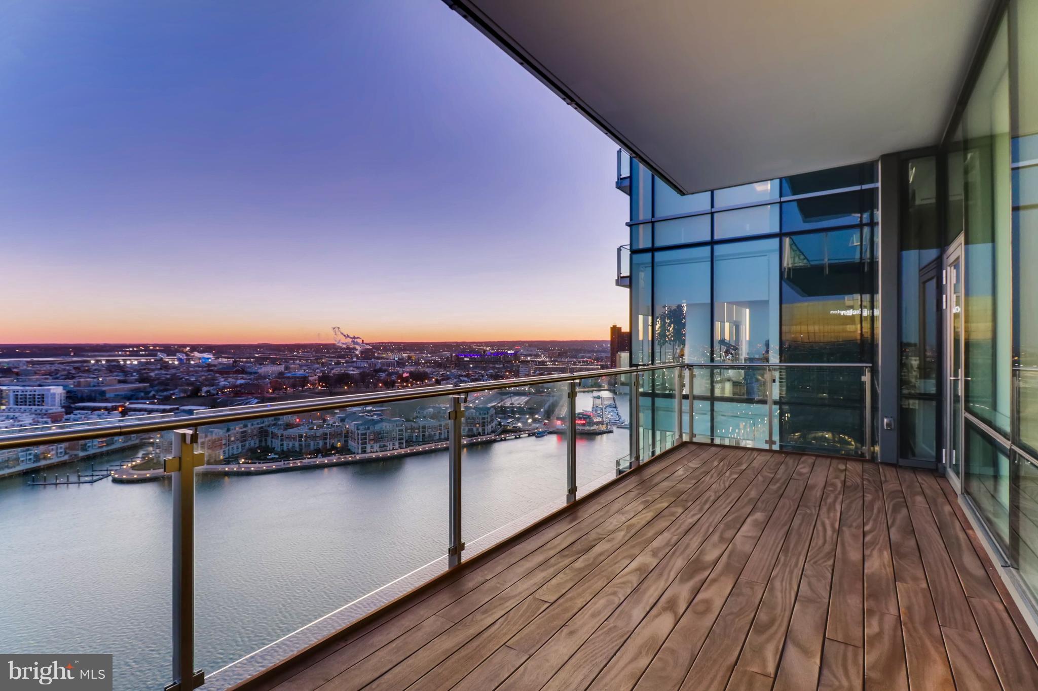 FOUR SEASONS PRIVATE RESIDENCES - Residential