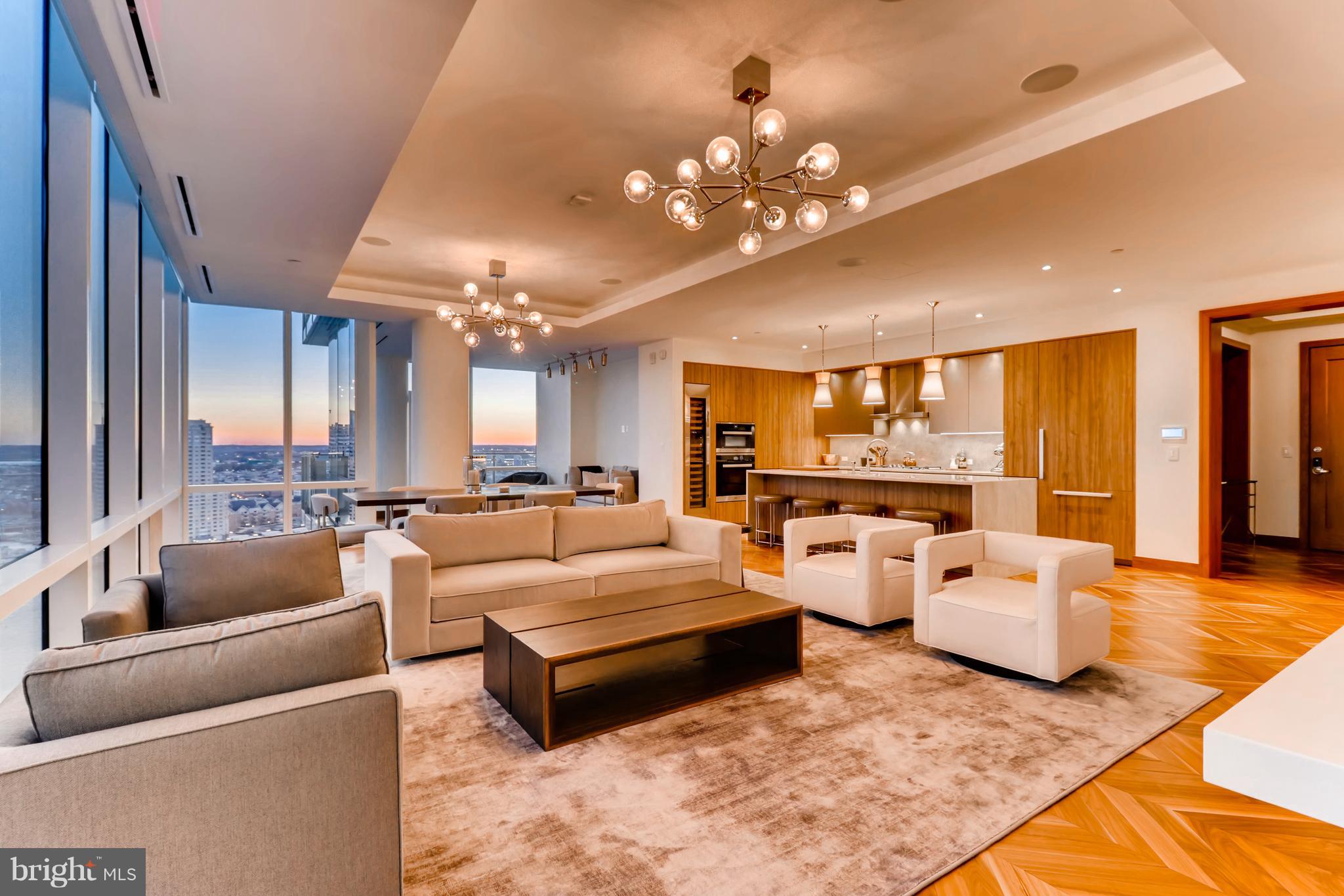 FOUR SEASONS PRIVATE RESIDENCES - Residential