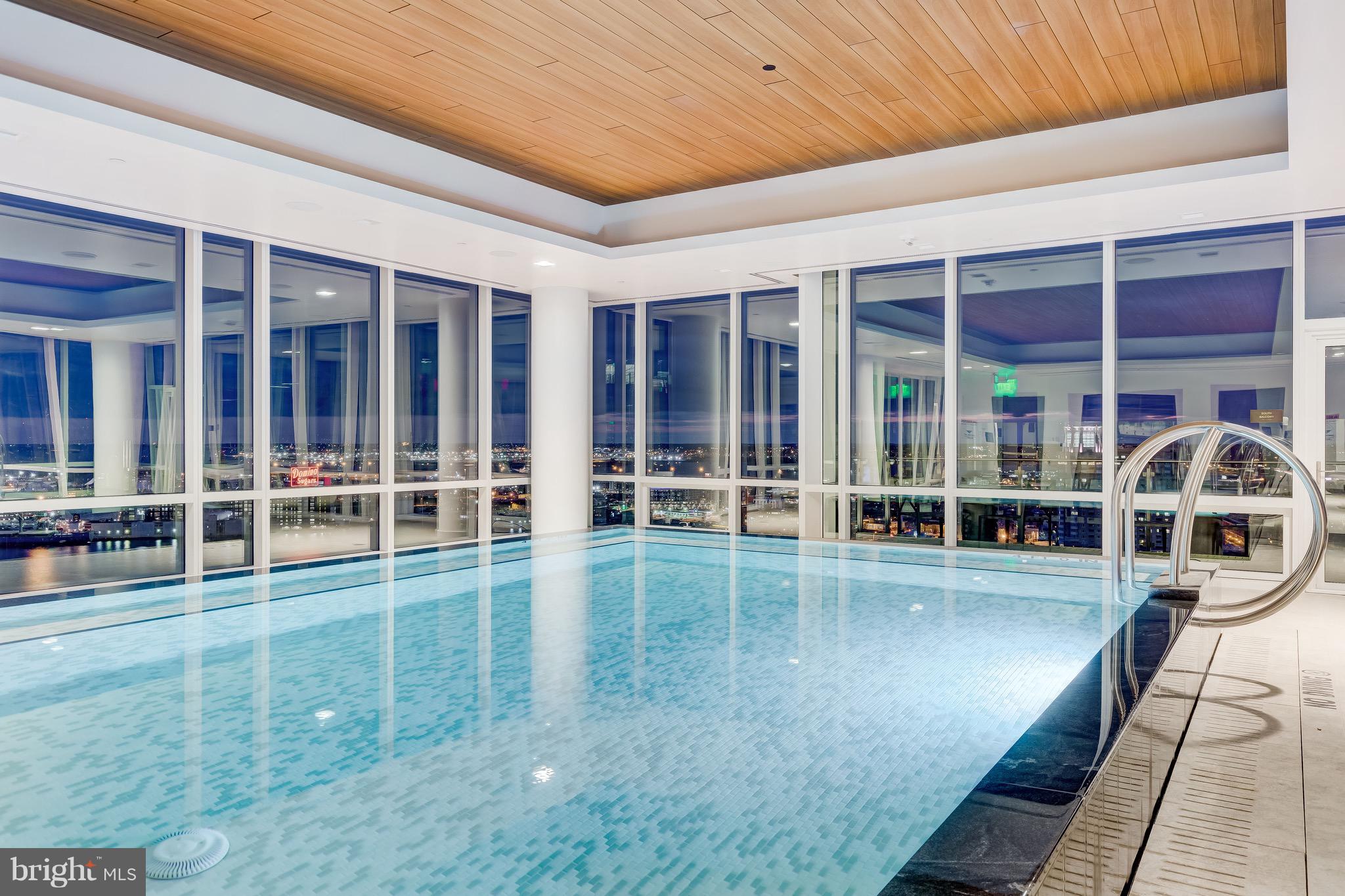 FOUR SEASONS PRIVATE RESIDENCES - Residential