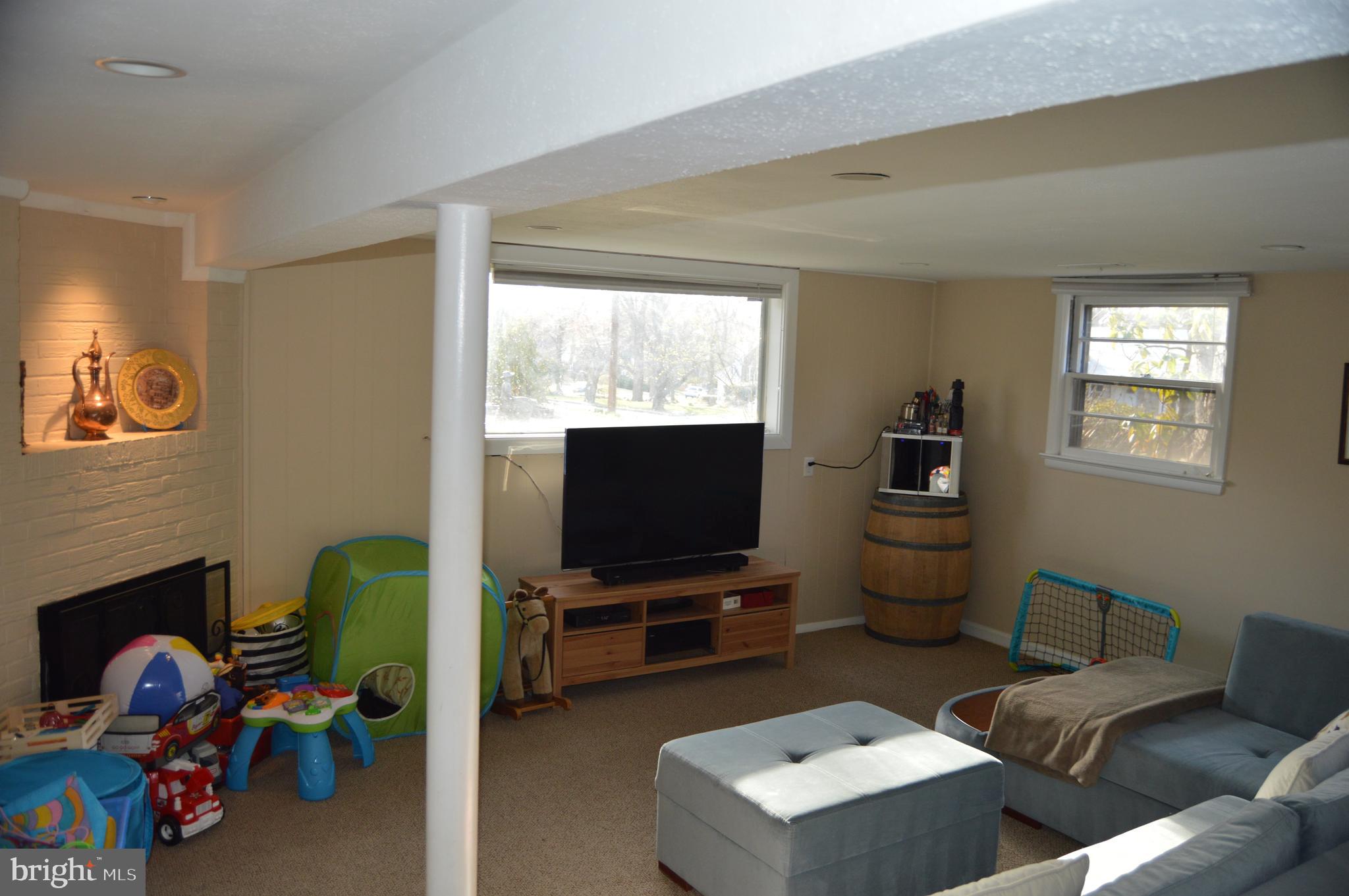 SLEEPY HOLLOW MANOR - Residential Lease