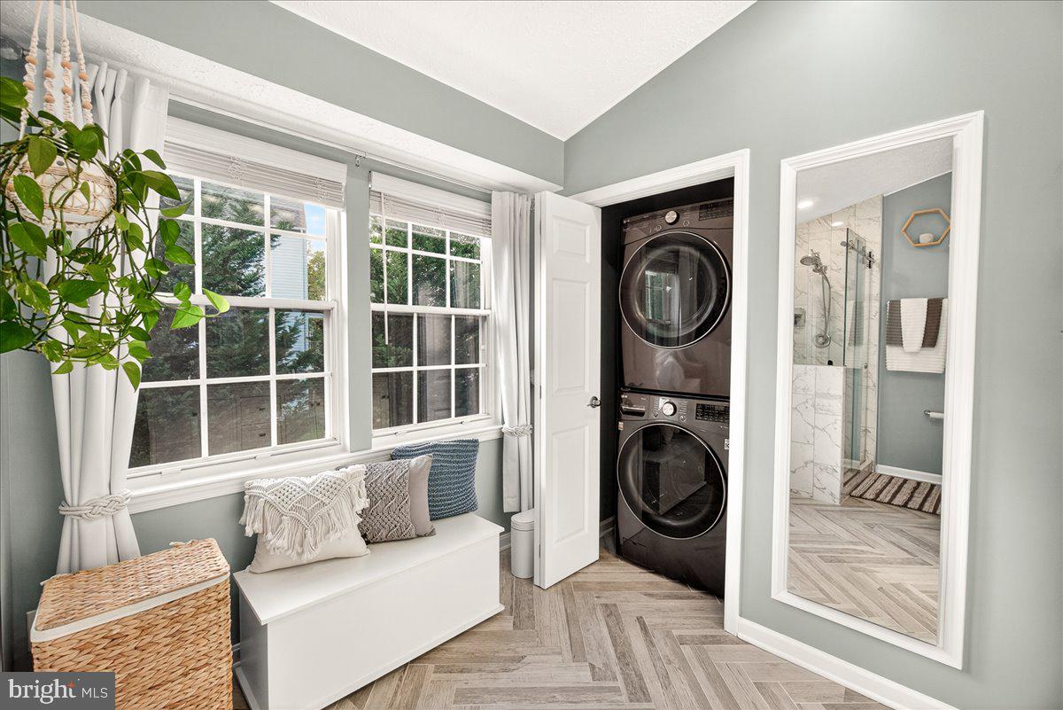 MONARCH RIDGE - Residential