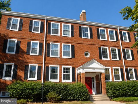 Photo of 3043 S Columbus Street #B1, ARLINGTON, VA 22206 (MLS # VAAR2075732)