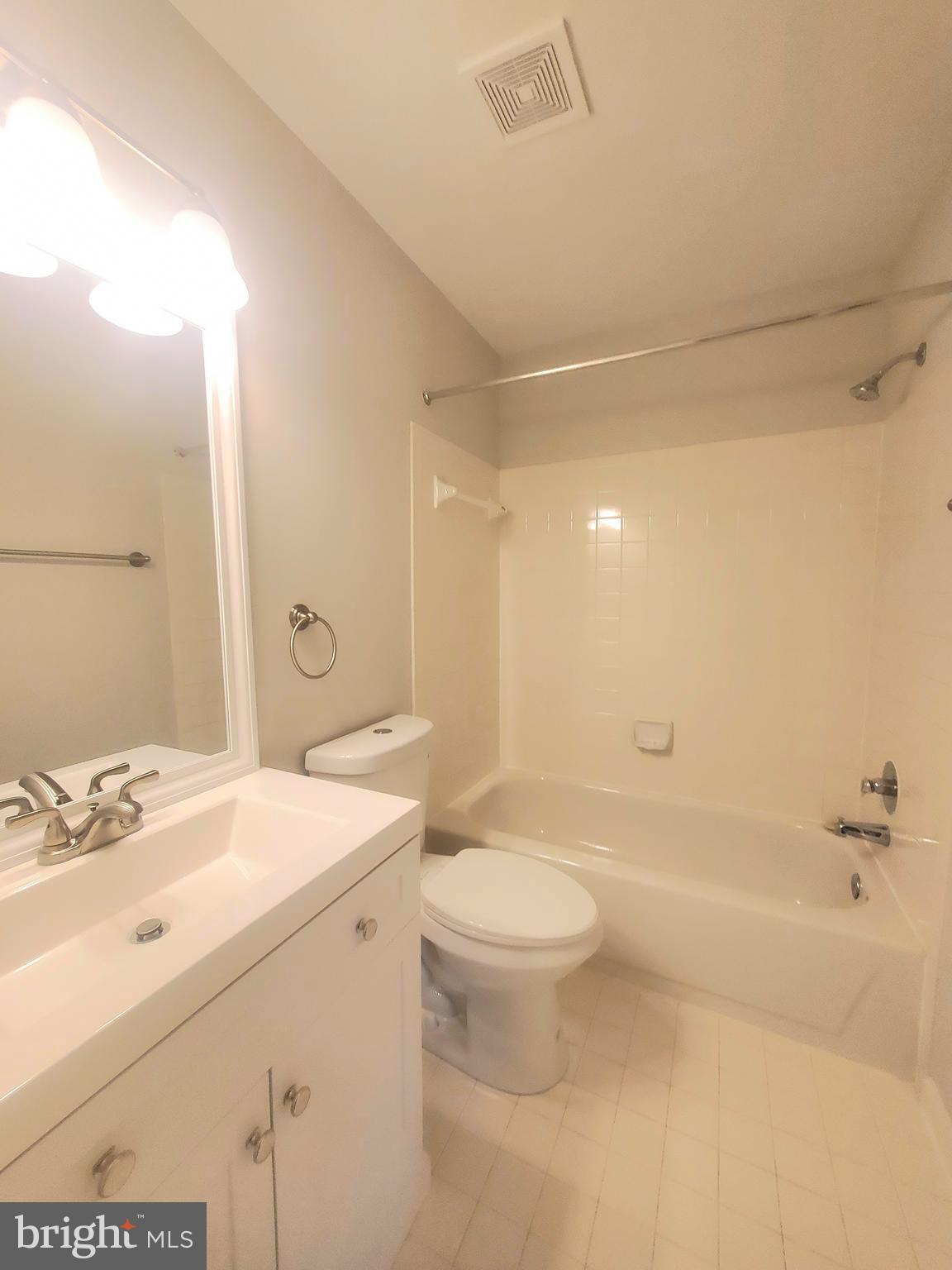 HERITAGE ESTATES - Residential Lease