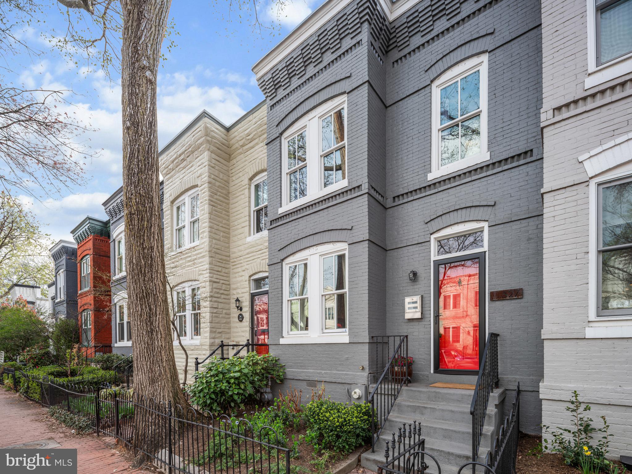 527 10TH STREET SE